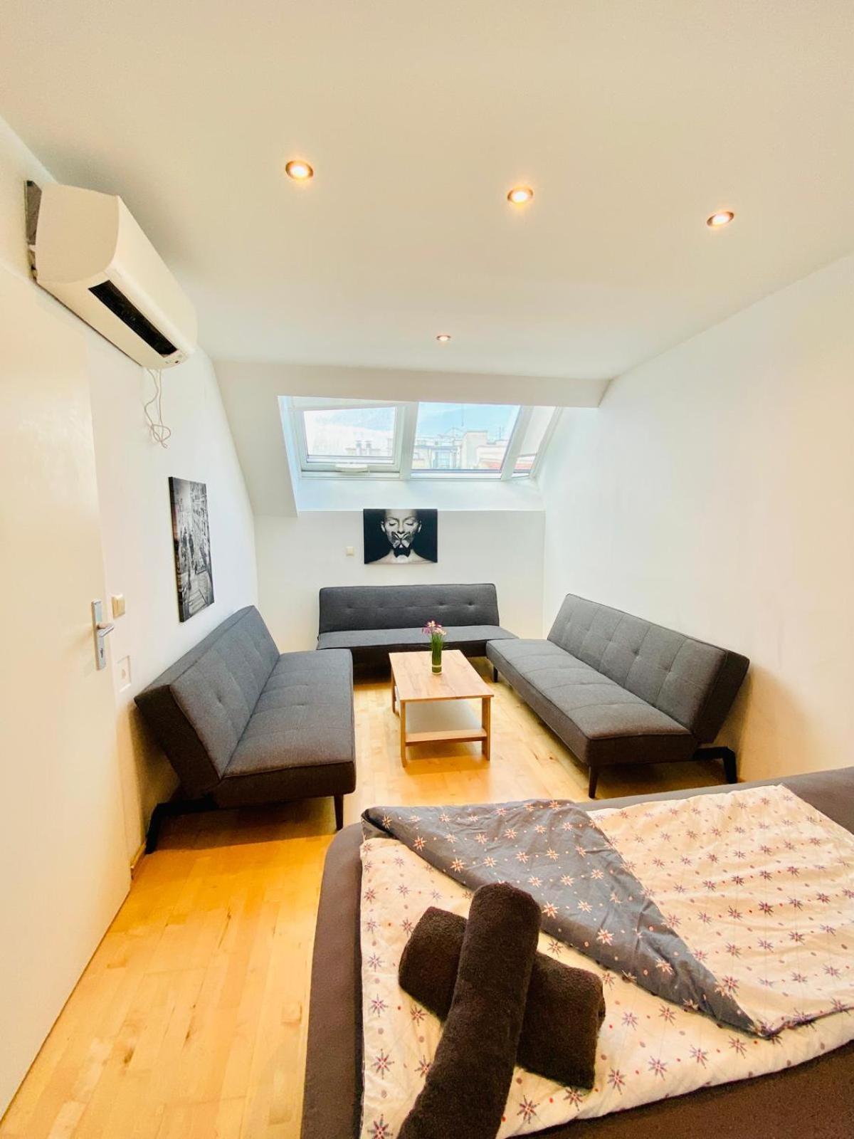 Apartment Comfy Central 4-bedroom Shared With Two Levels