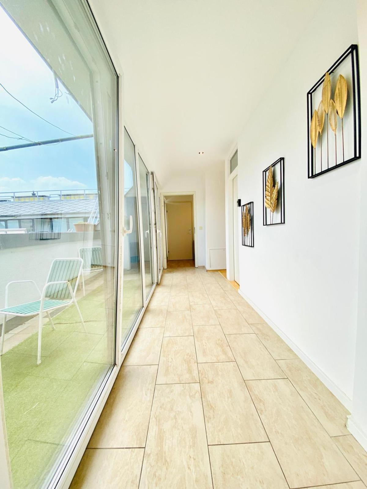Comfy Central 4-bedroom Shared With Two Levels * Vienna