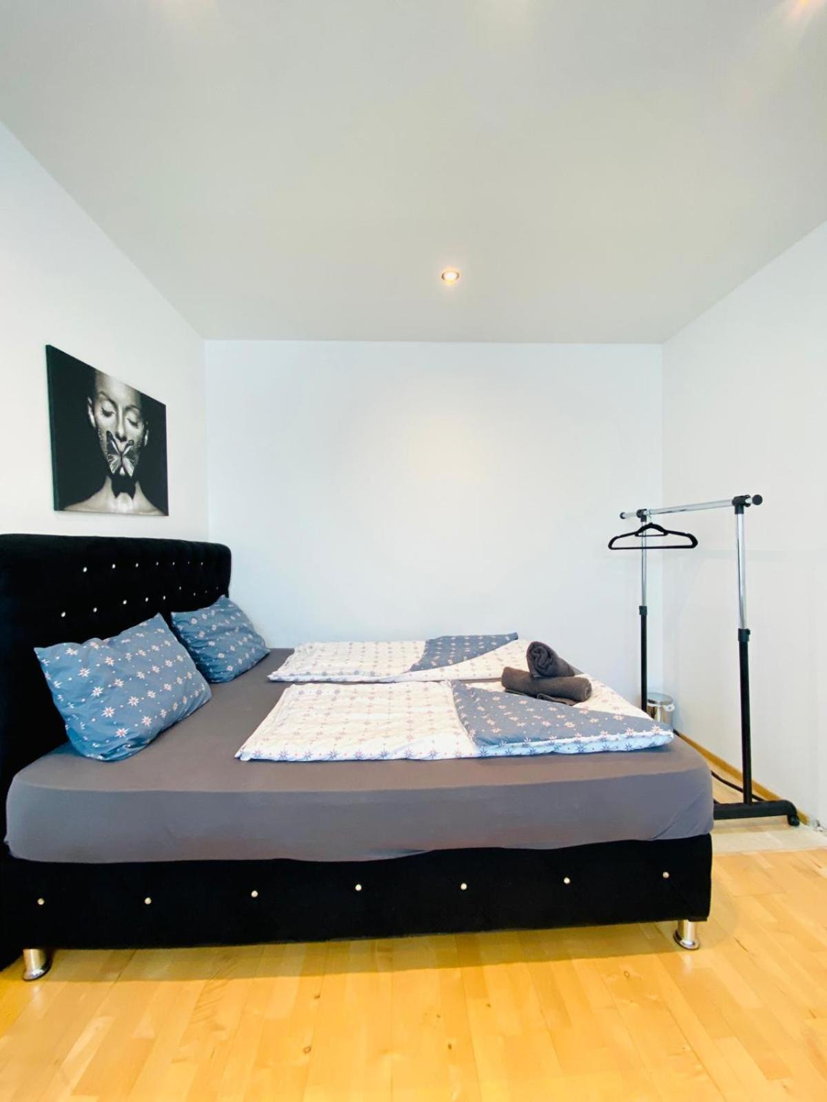 Apartment Comfy Central 4-bedroom Shared With Two Levels