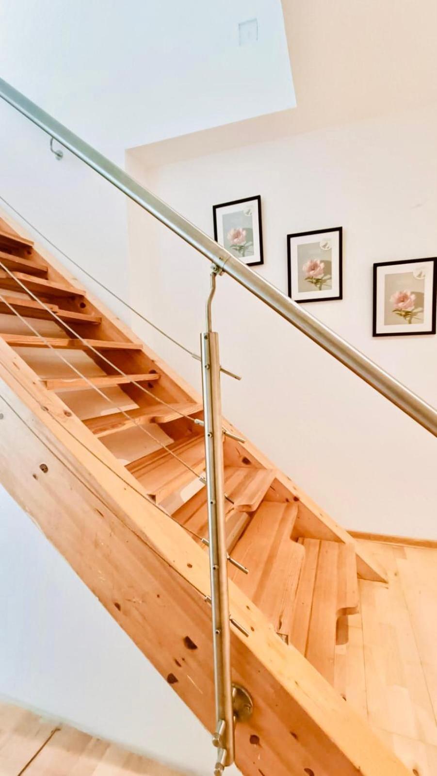 Comfy Central 4-bedroom Shared With Two Levels Apartment Vienna