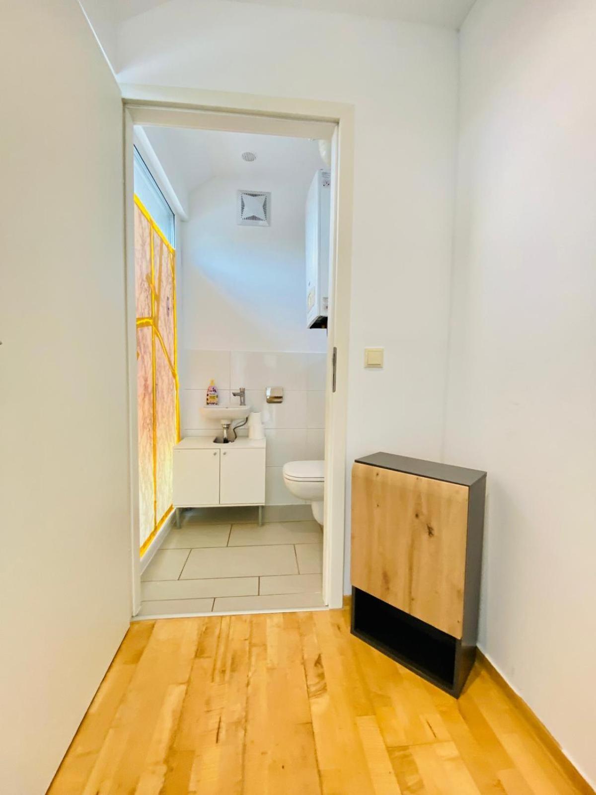 Apartment Comfy Central 4-bedroom Shared With Two Levels Vienna