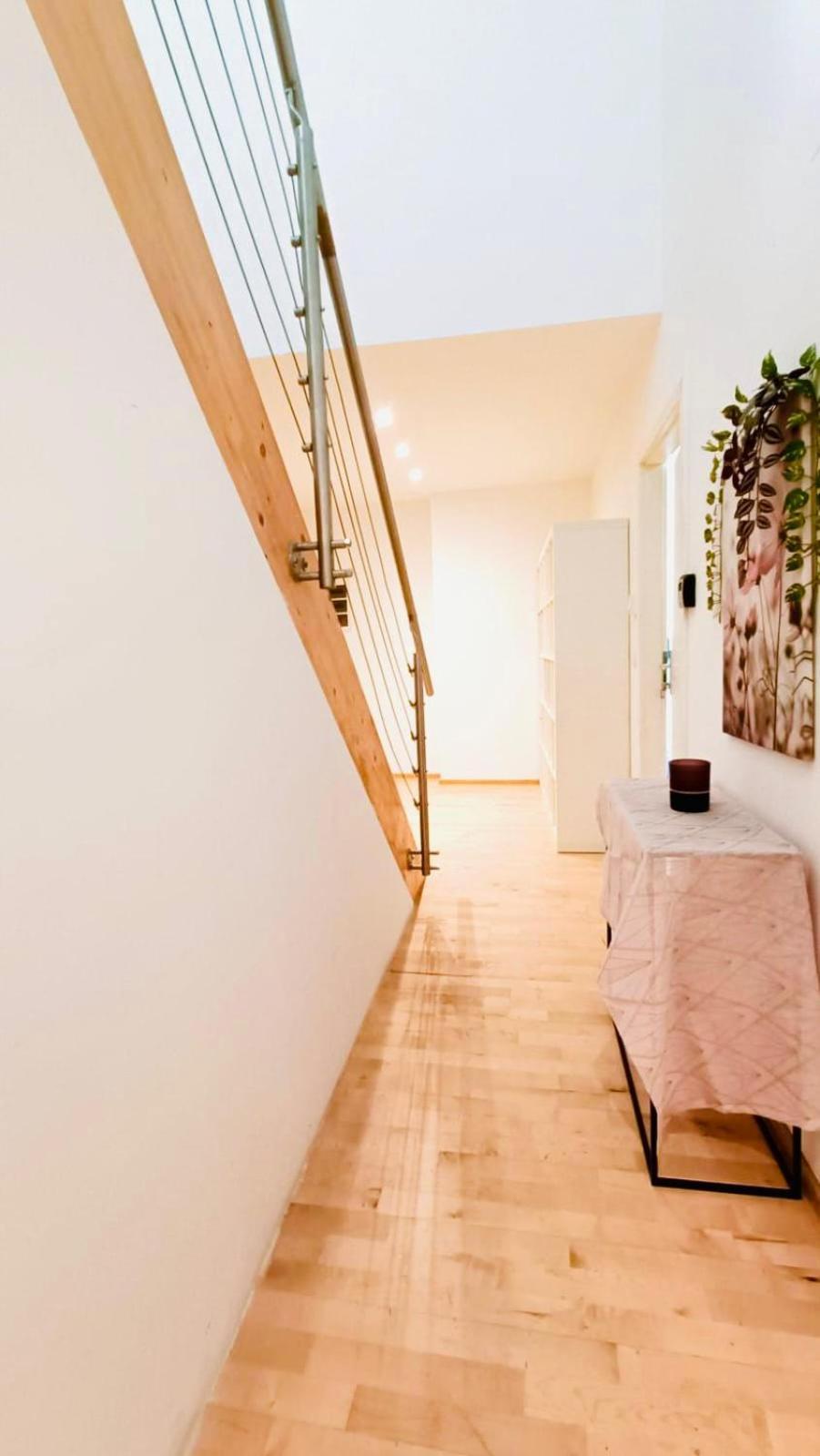 Apartment Comfy Central 4-bedroom Shared With Two Levels *