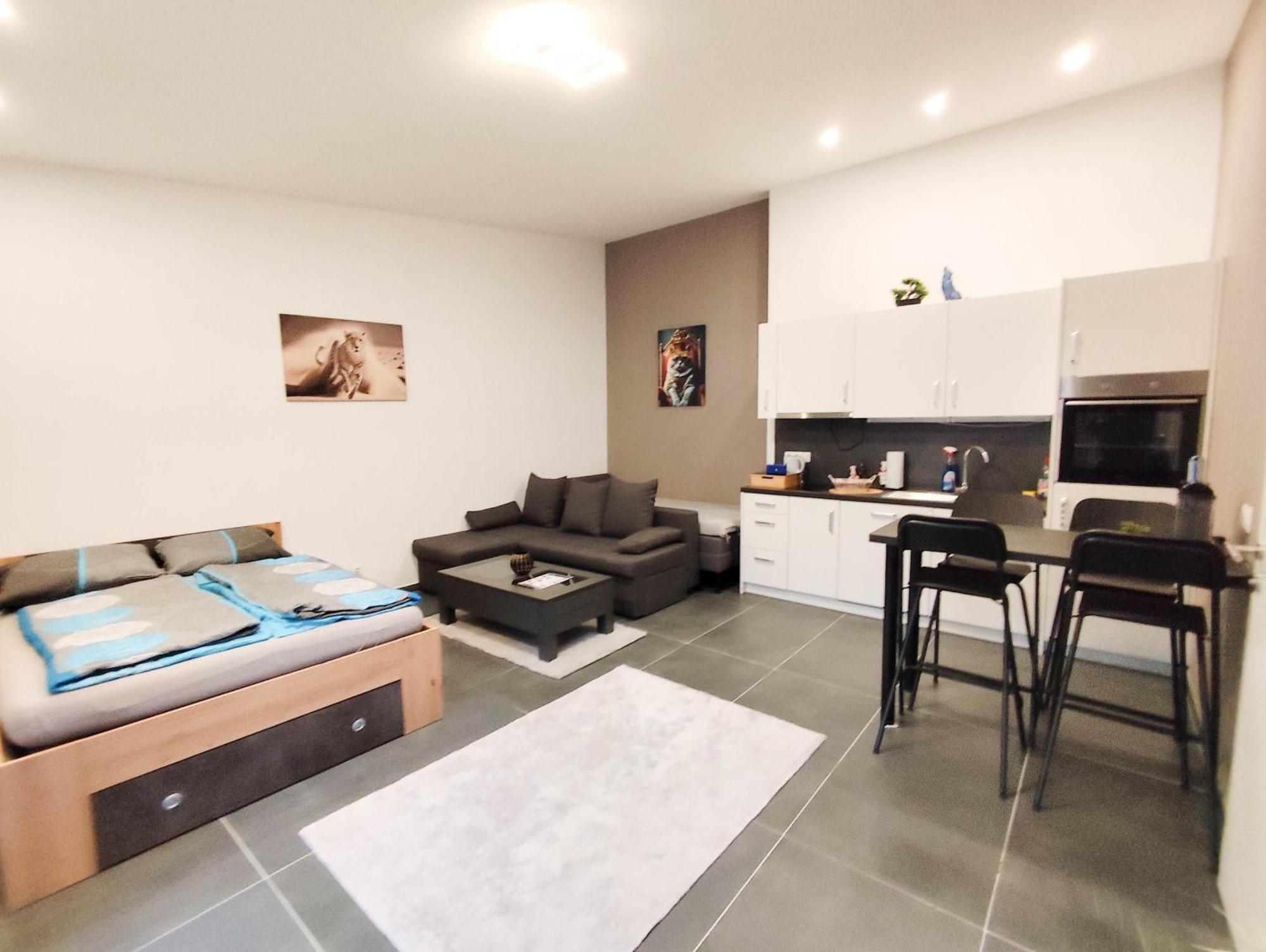 Cozy In Location With Free Parking Appartamento *