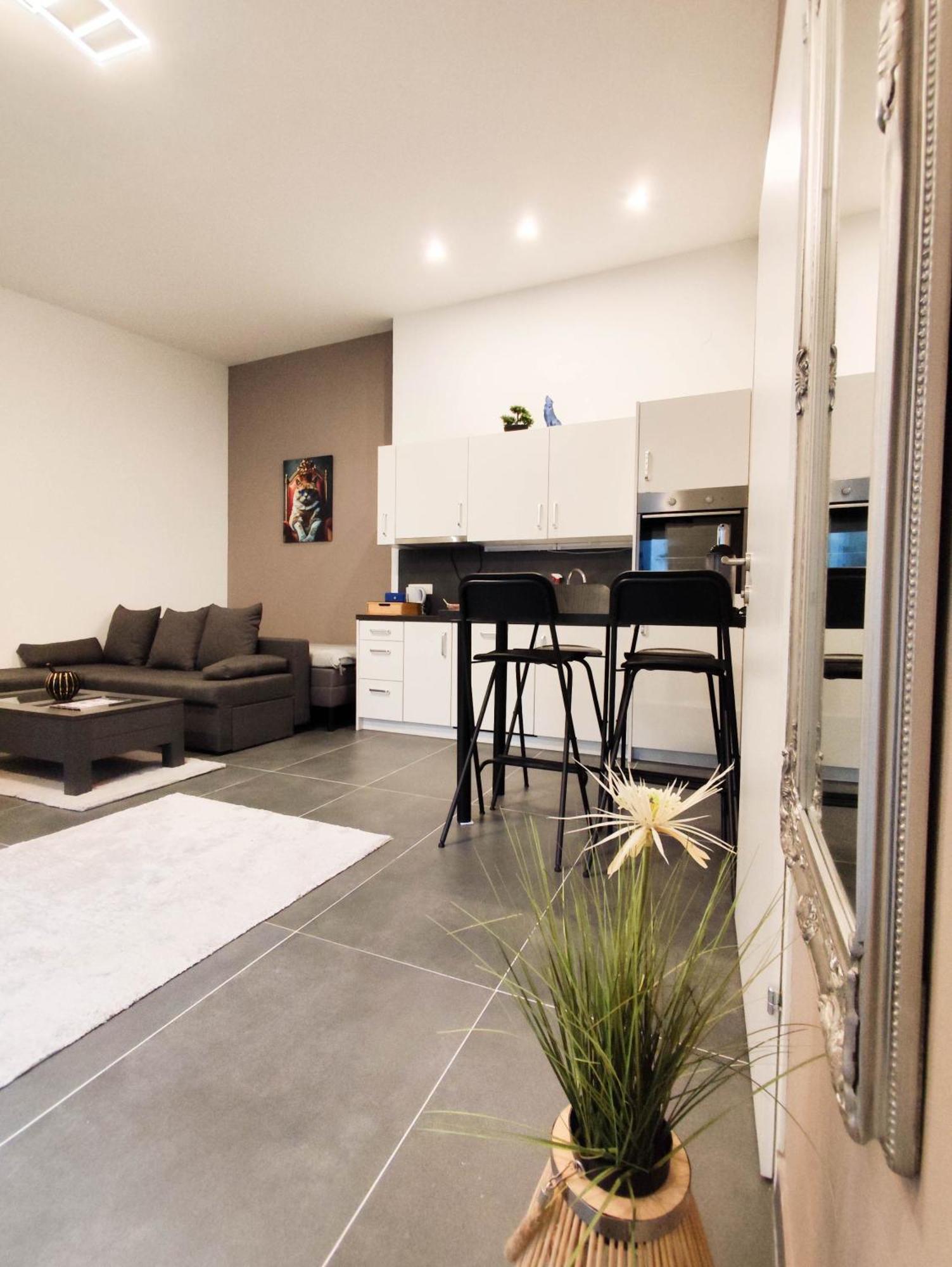 Cozy In Location With Free Parking Appartamento