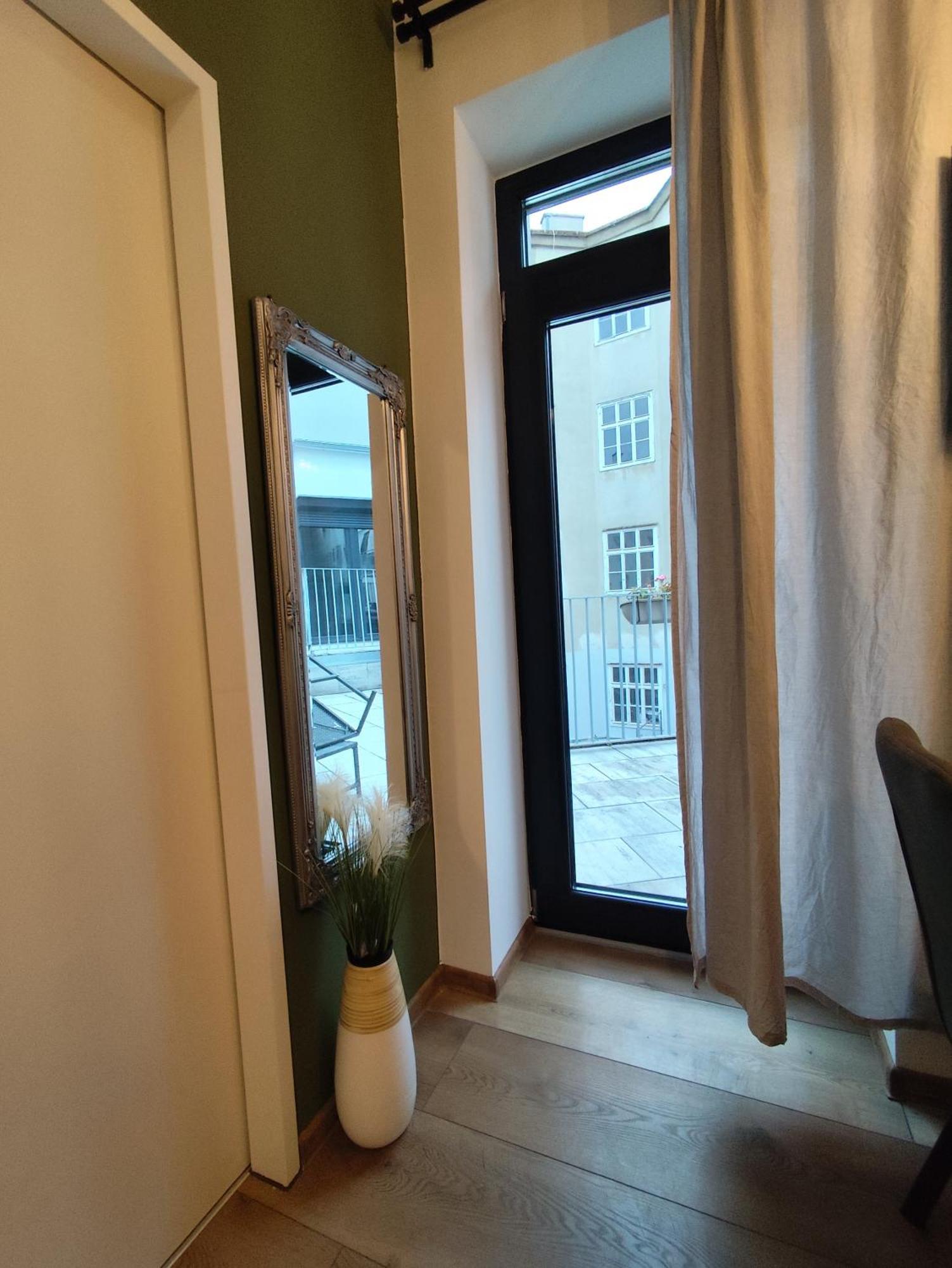 Cozy In Location With Free Parking Appartamento