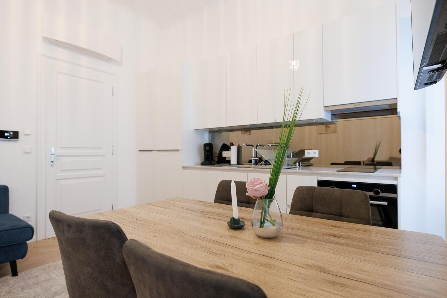 Apartment Stylish 1-bedroom 2-bath By Canal Minutes From Historic Centre Vienna