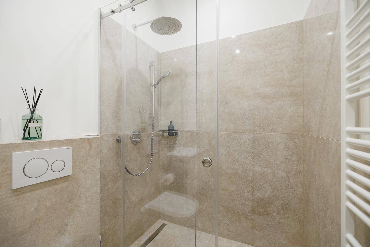 Apartment Stylish 1-bedroom 2-bath By Canal Minutes From Historic Centre