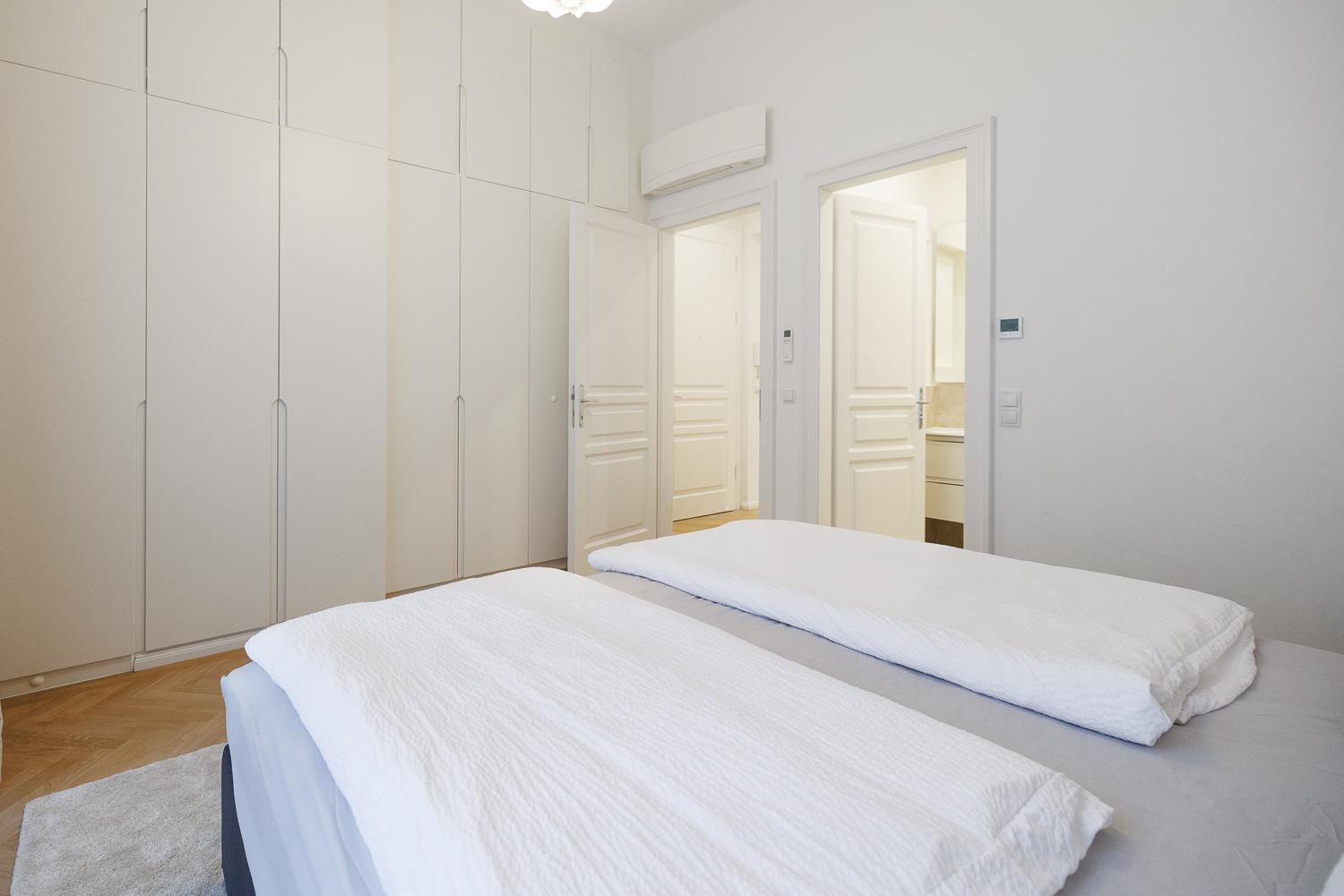 Apartment Stylish 1-bedroom 2-bath By Canal Minutes From Historic Centre