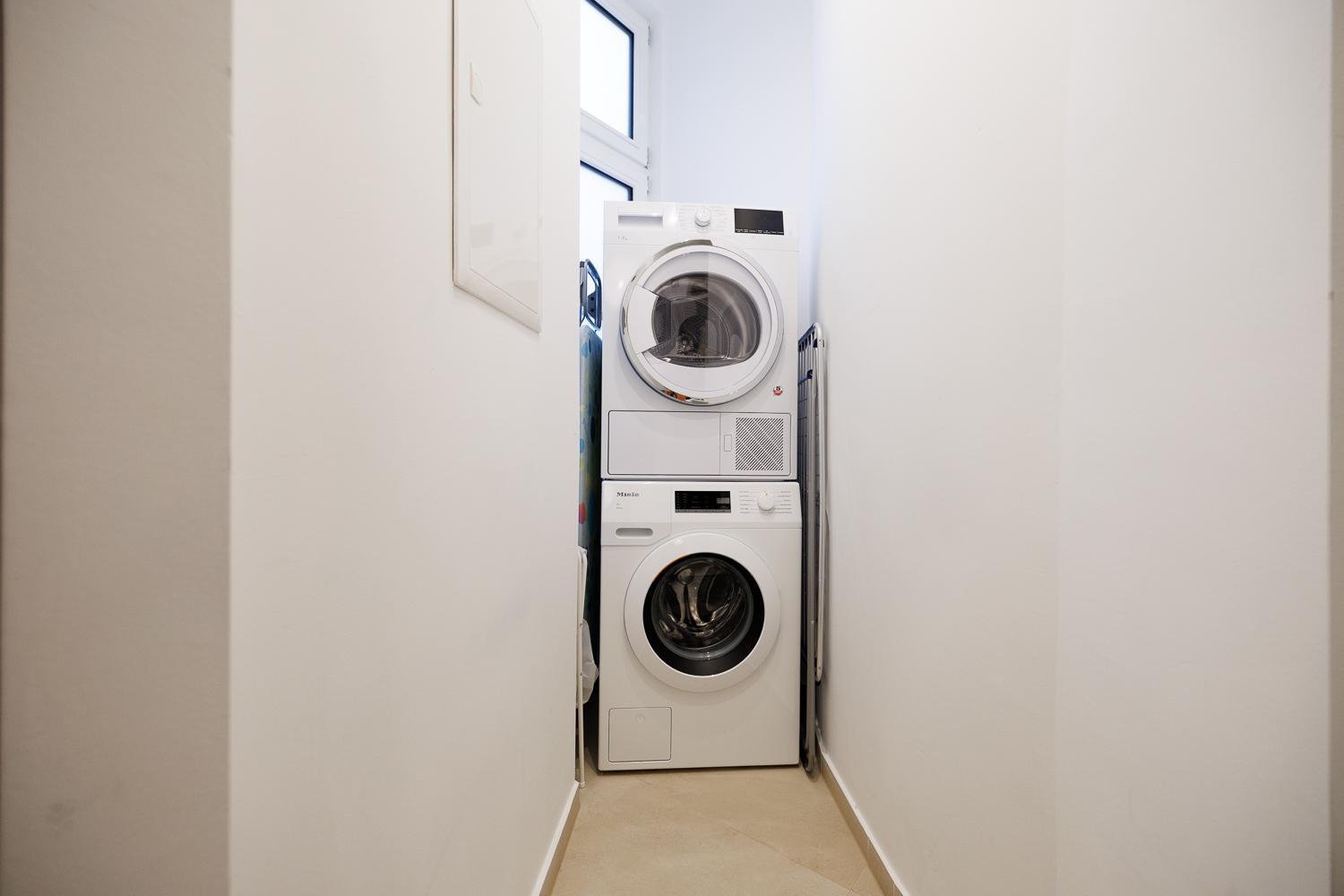 Apartment Stylish 1-bedroom 2-bath By Canal Minutes From Historic Centre *