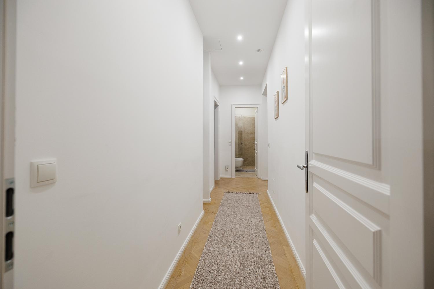 Stylish 1-bedroom 2-bath By Canal Minutes From Historic Centre *