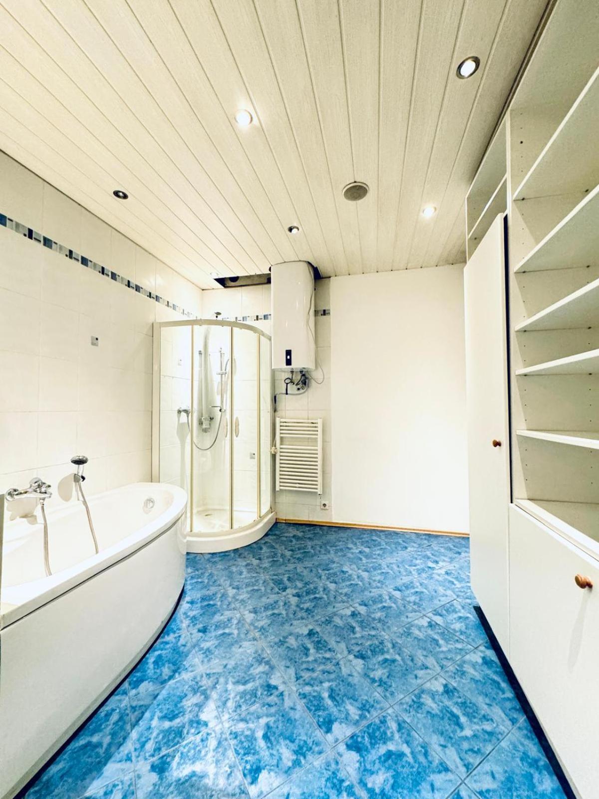 Apartment Amazing 4br Shared 10 Minute Walk To Fac Platz Vienna