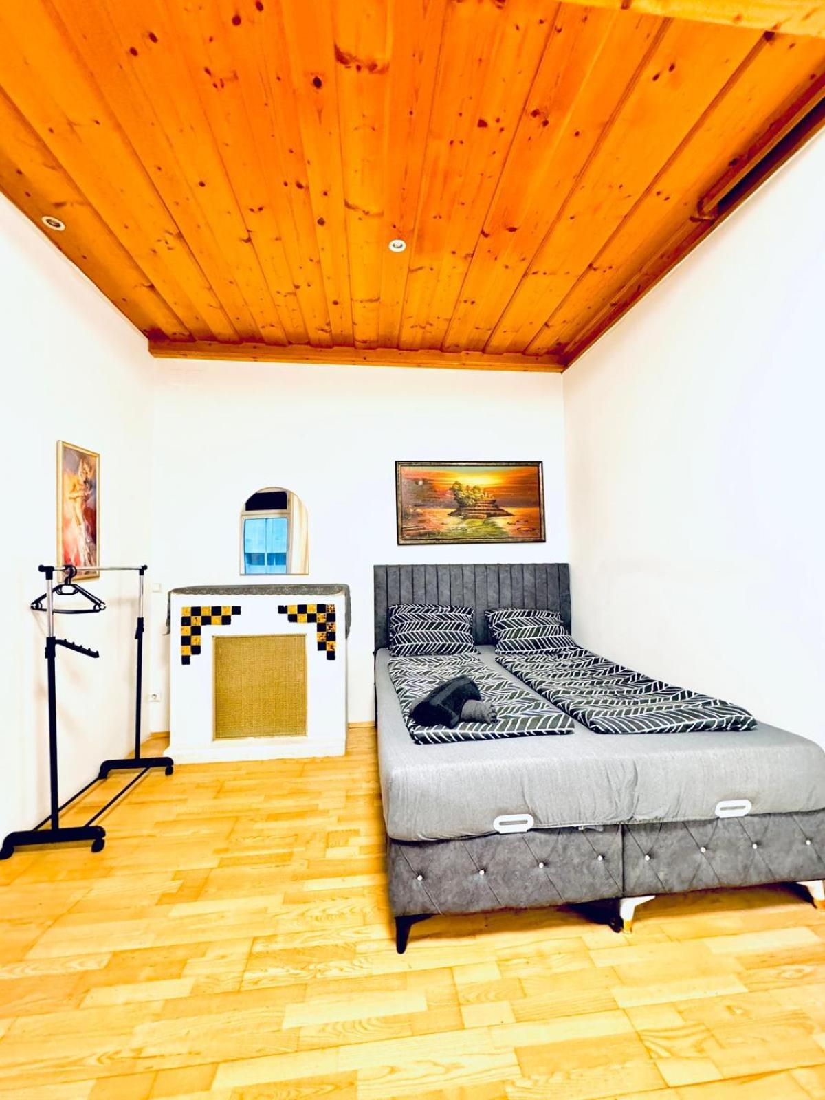 Apartment Amazing 4br Shared 10 Minute Walk To Fac Platz Vienna