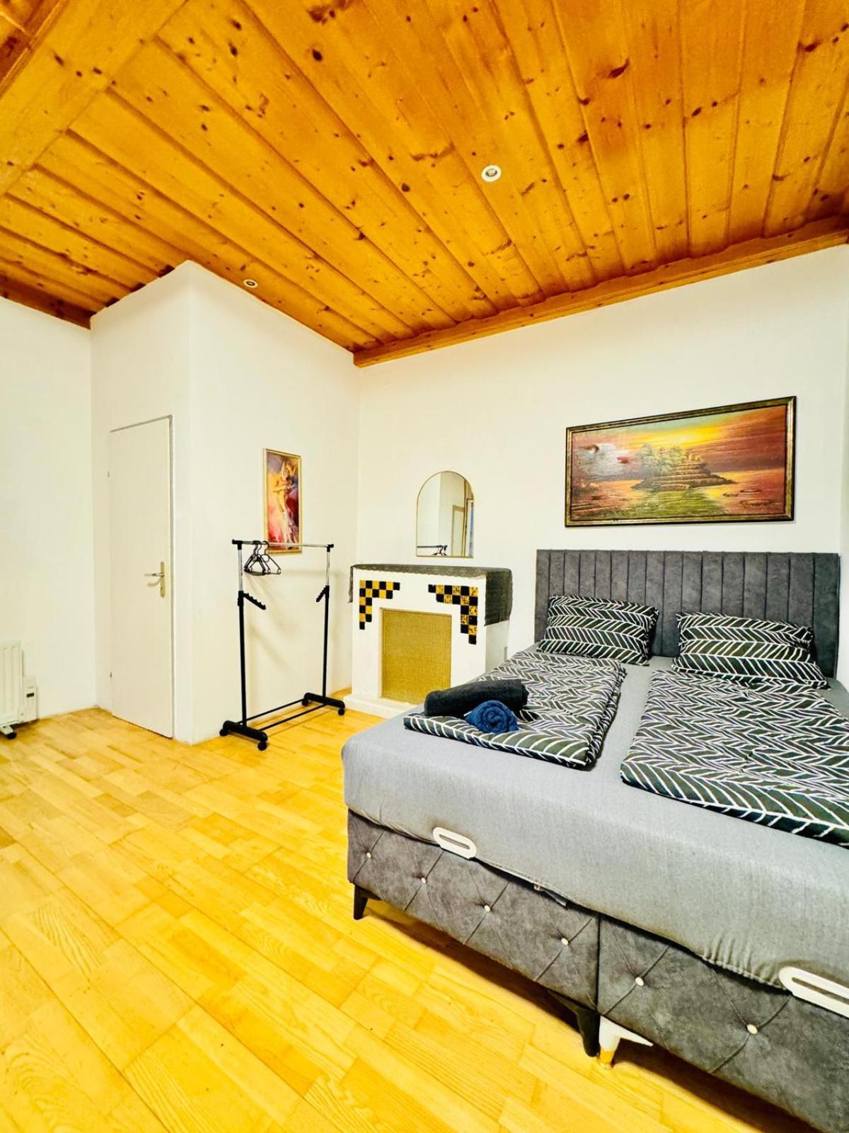 Amazing 4br Shared 10 Minute Walk To Fac Platz Apartment Vienna