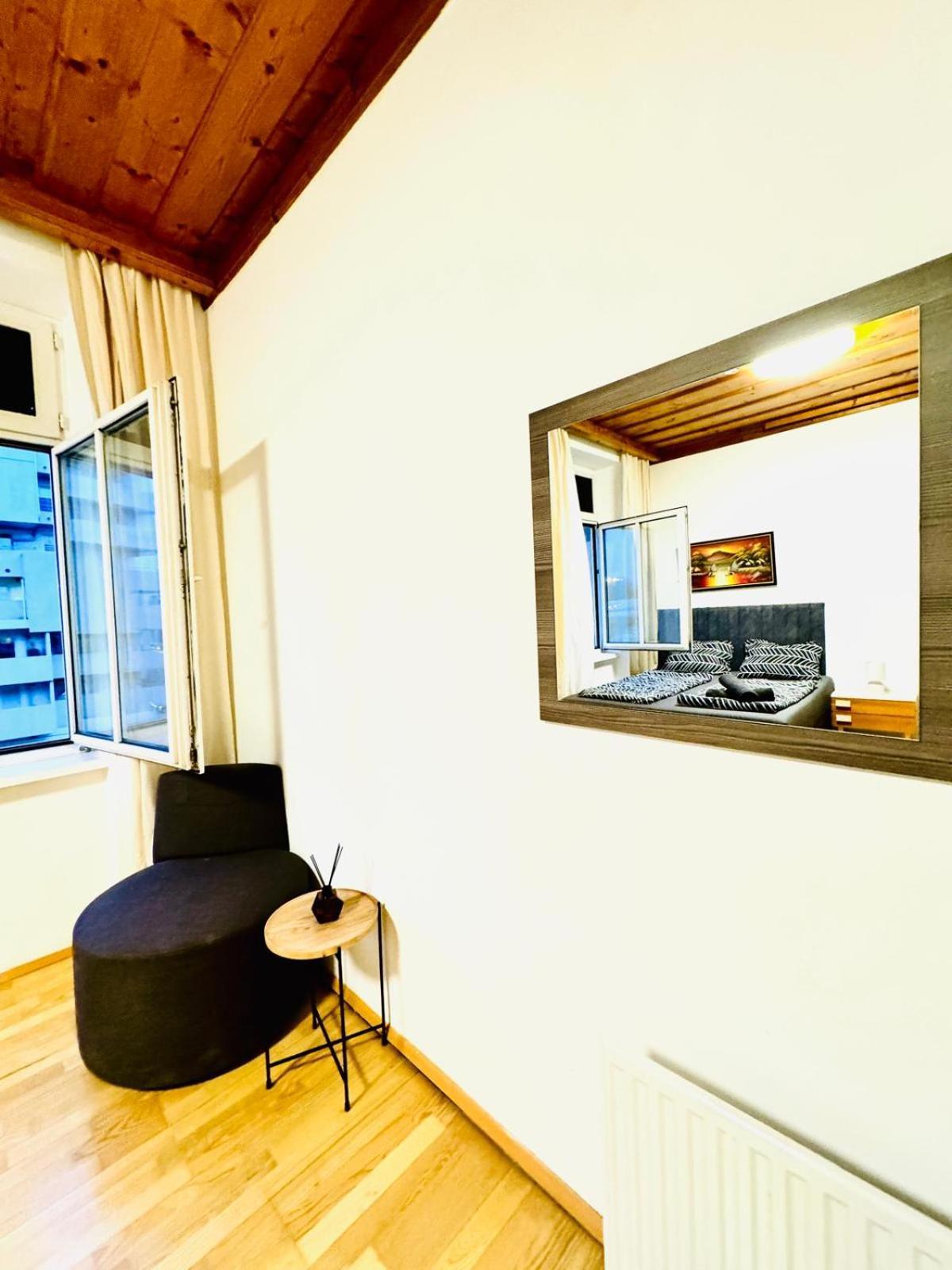 Apartment Amazing 4br Shared 10 Minute Walk To Fac Platz Vienna