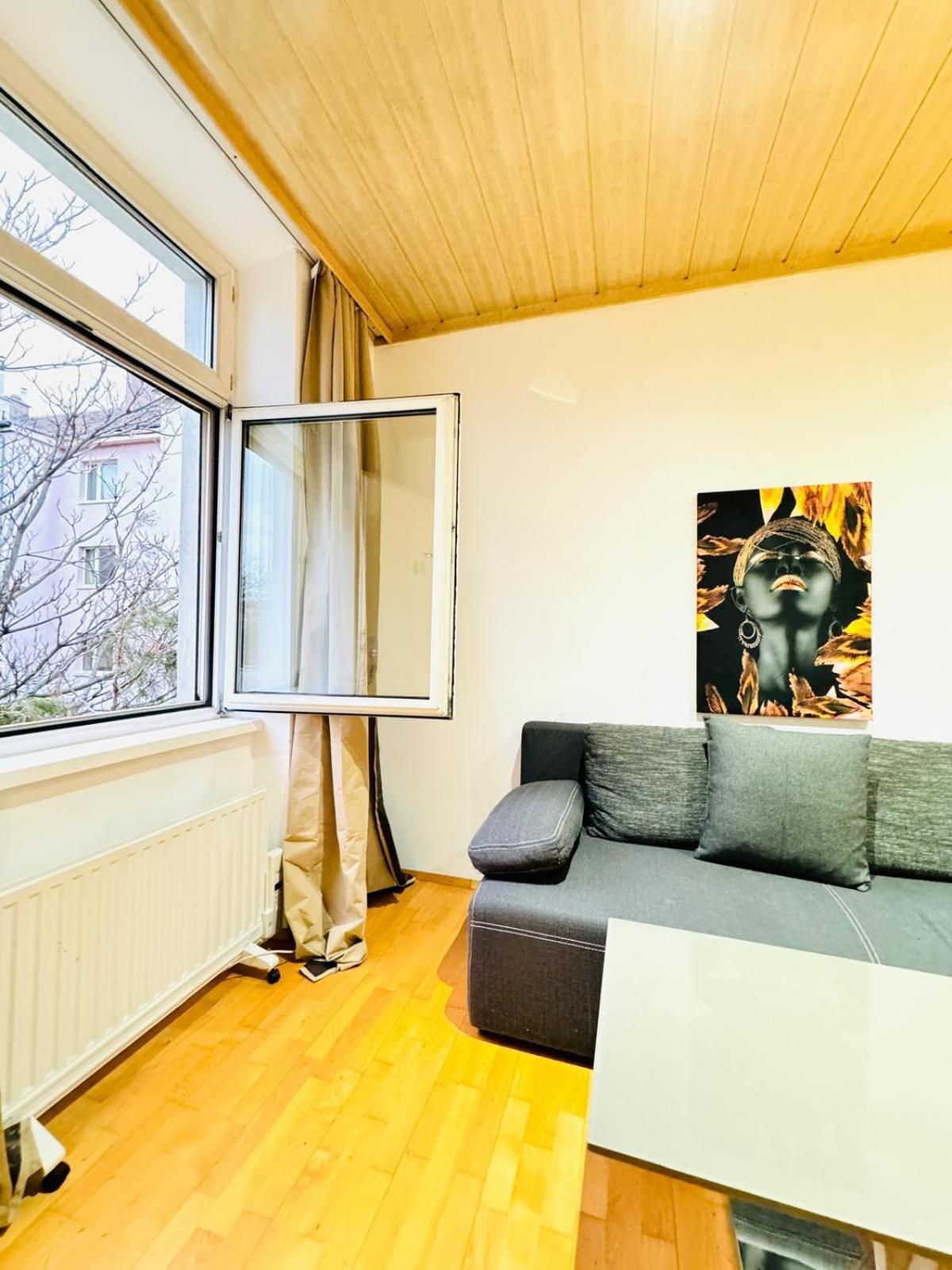 Amazing 4br Shared 10 Minute Walk To Fac Platz Apartment