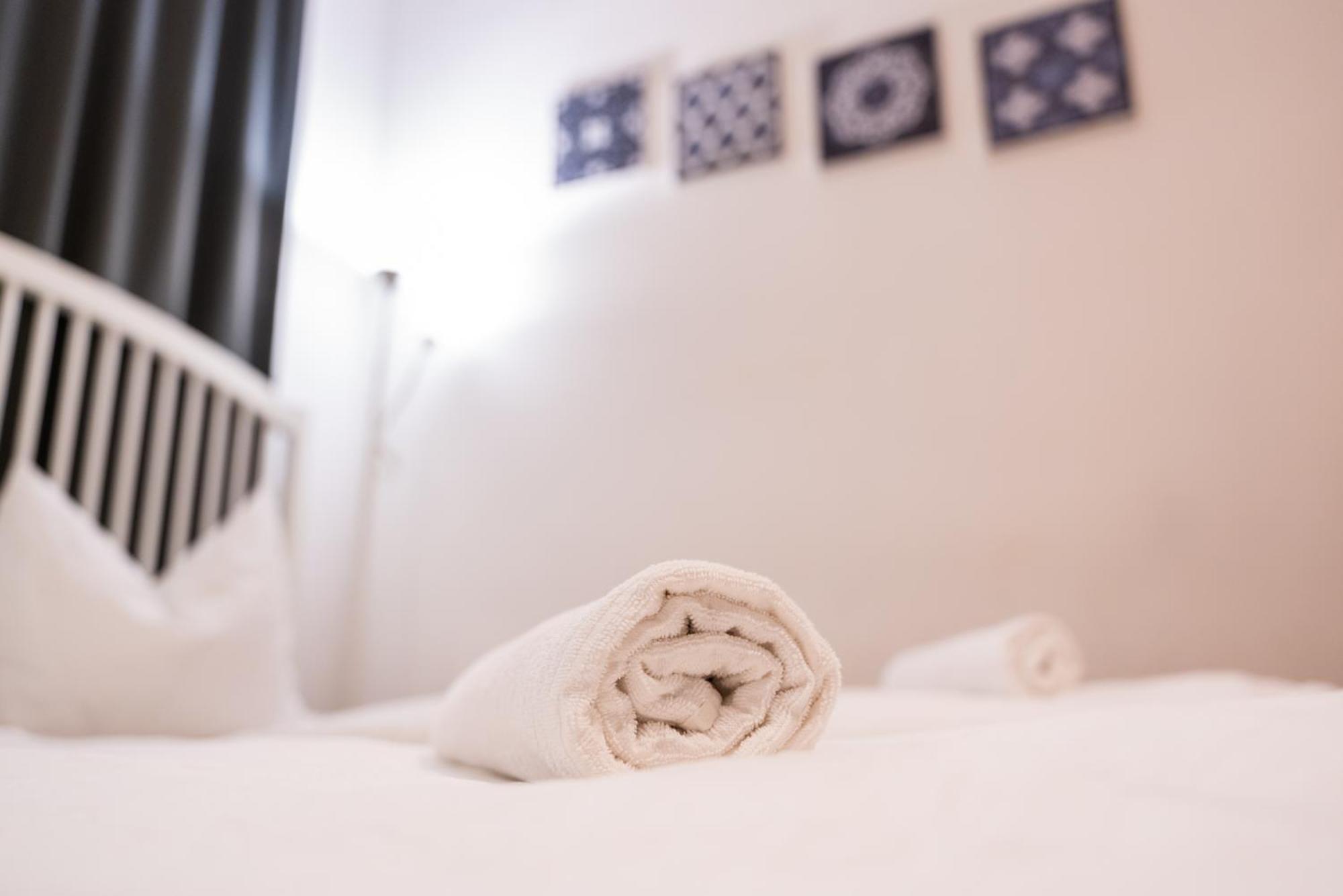 - Metro 1160 Apartment