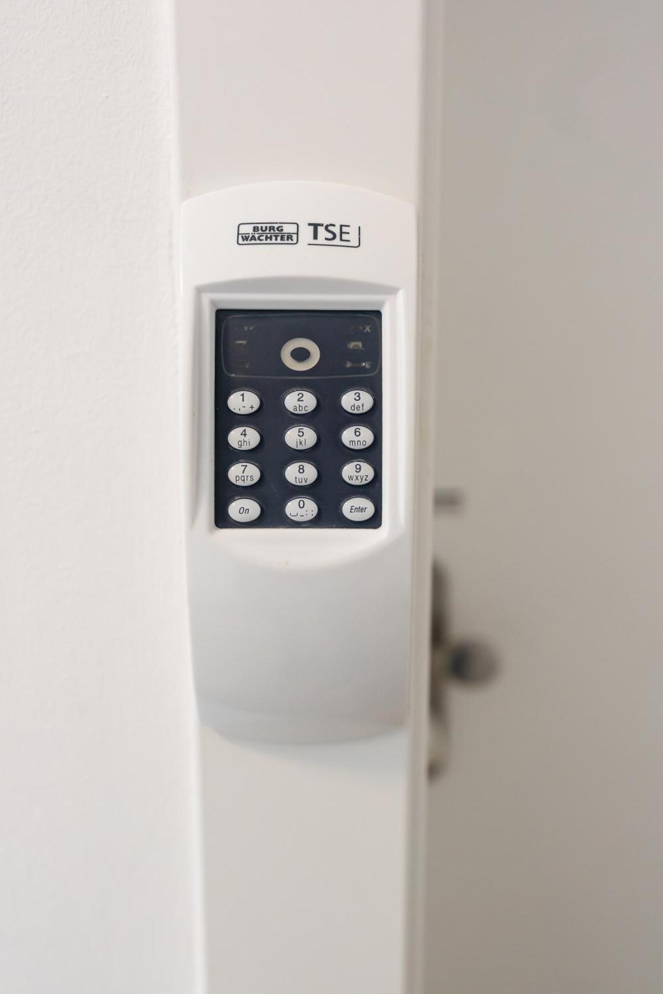 - Metro 1160 Apartment *