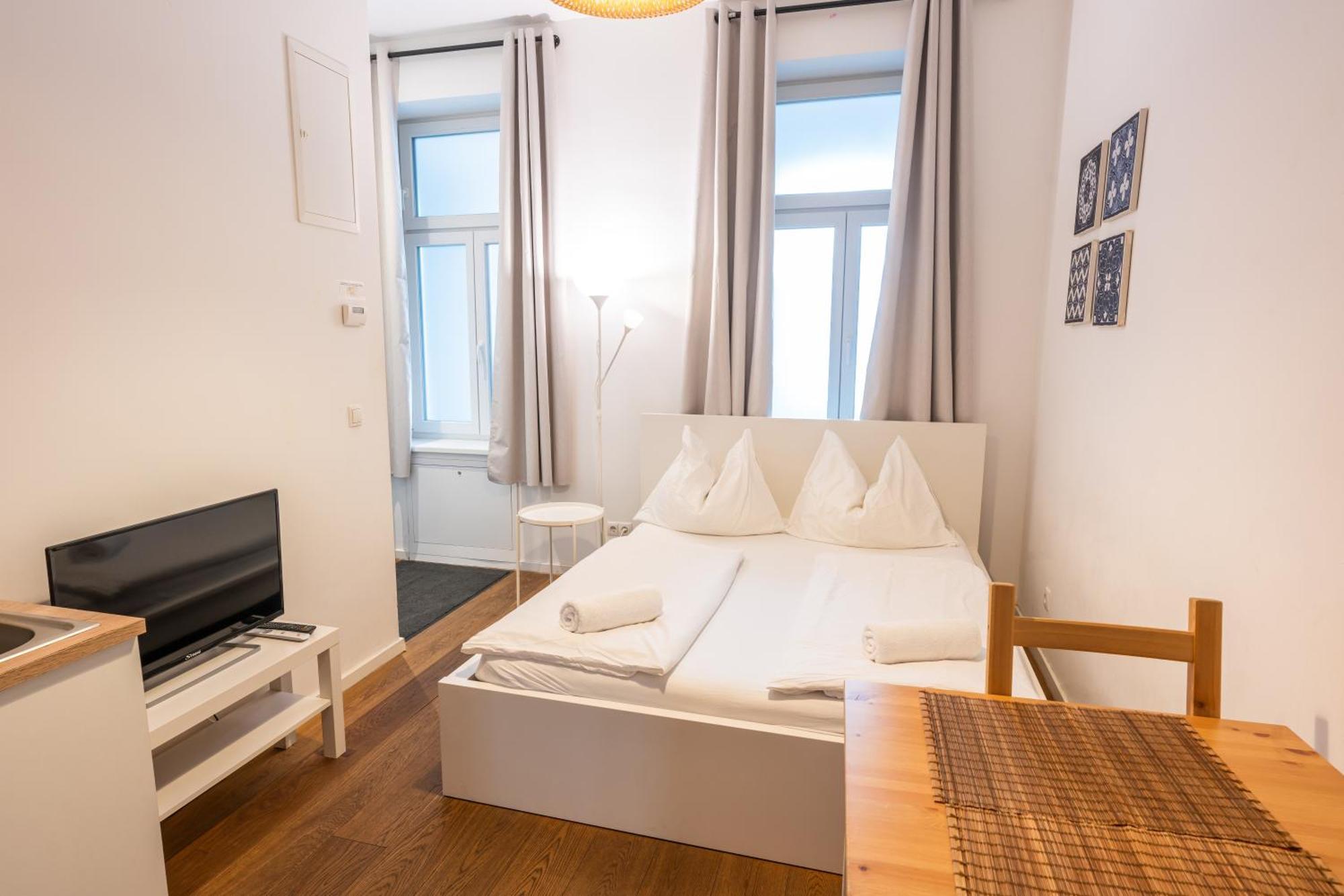 - Metro 1160 Apartment