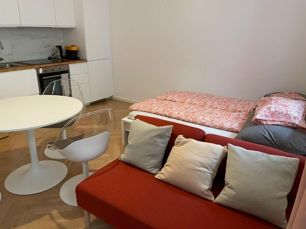 Apartment Columbus6 *