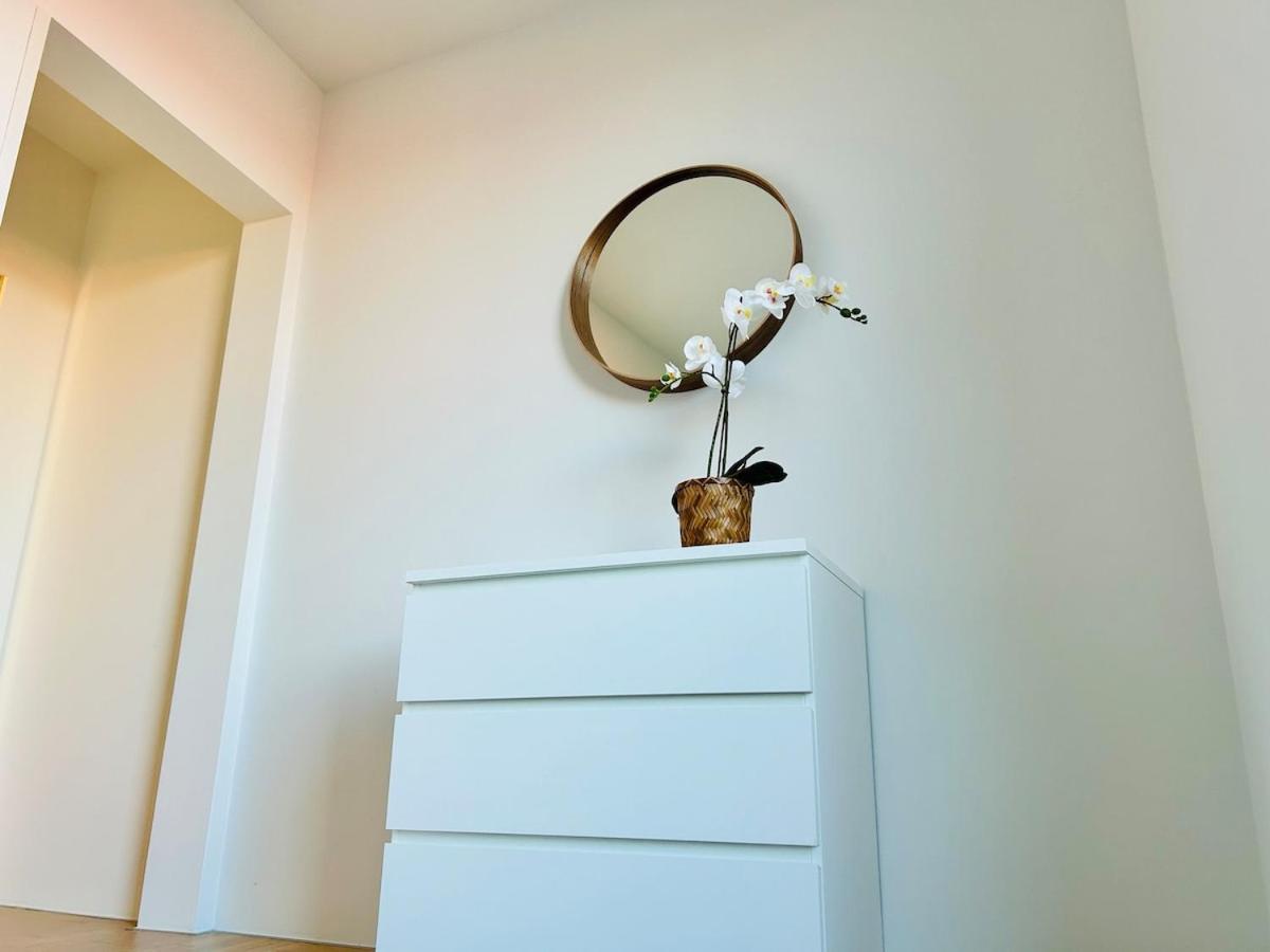 Modern 4 Room-apartment With Free Parking *