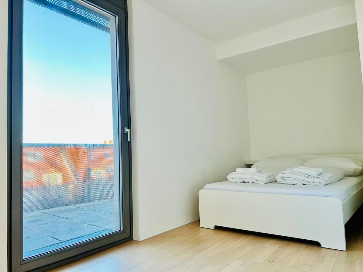 Modern 4 Room-apartment With Free Parking