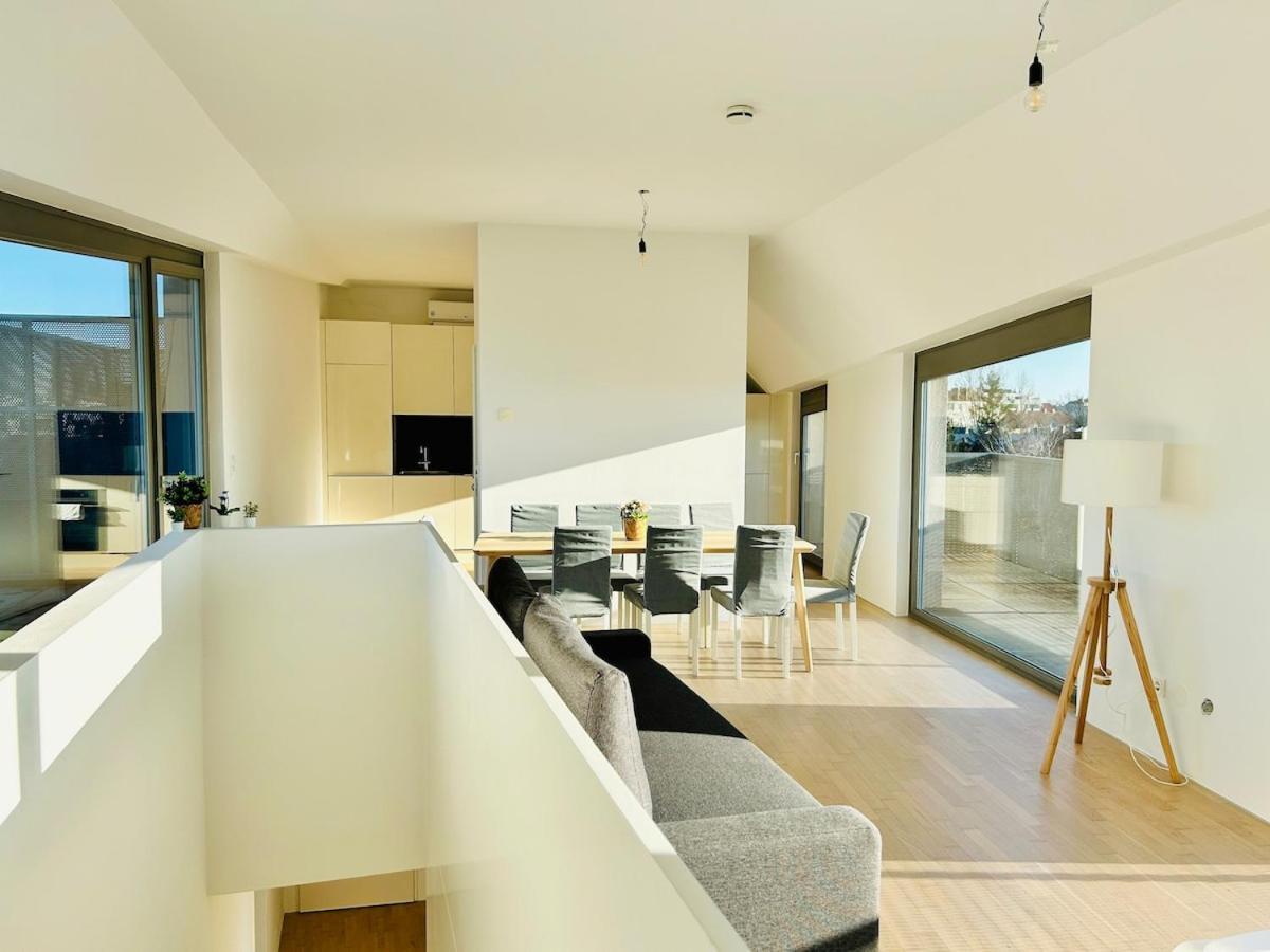 Modern 4 Room-apartment With Free Parking Apartment *