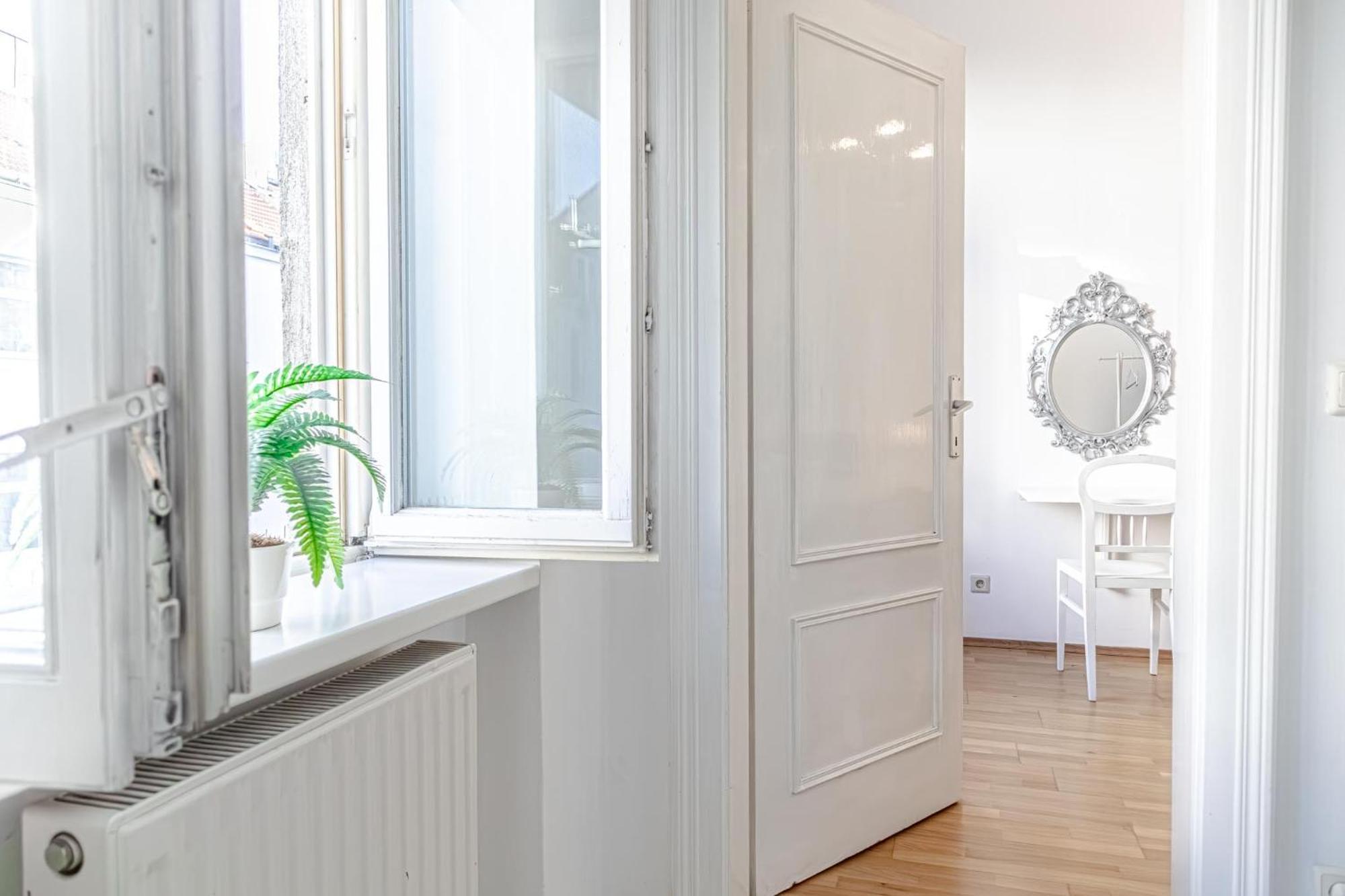 Elegance 2 Bedroom At Vienna's Vibrant Center Appartamento Vienna