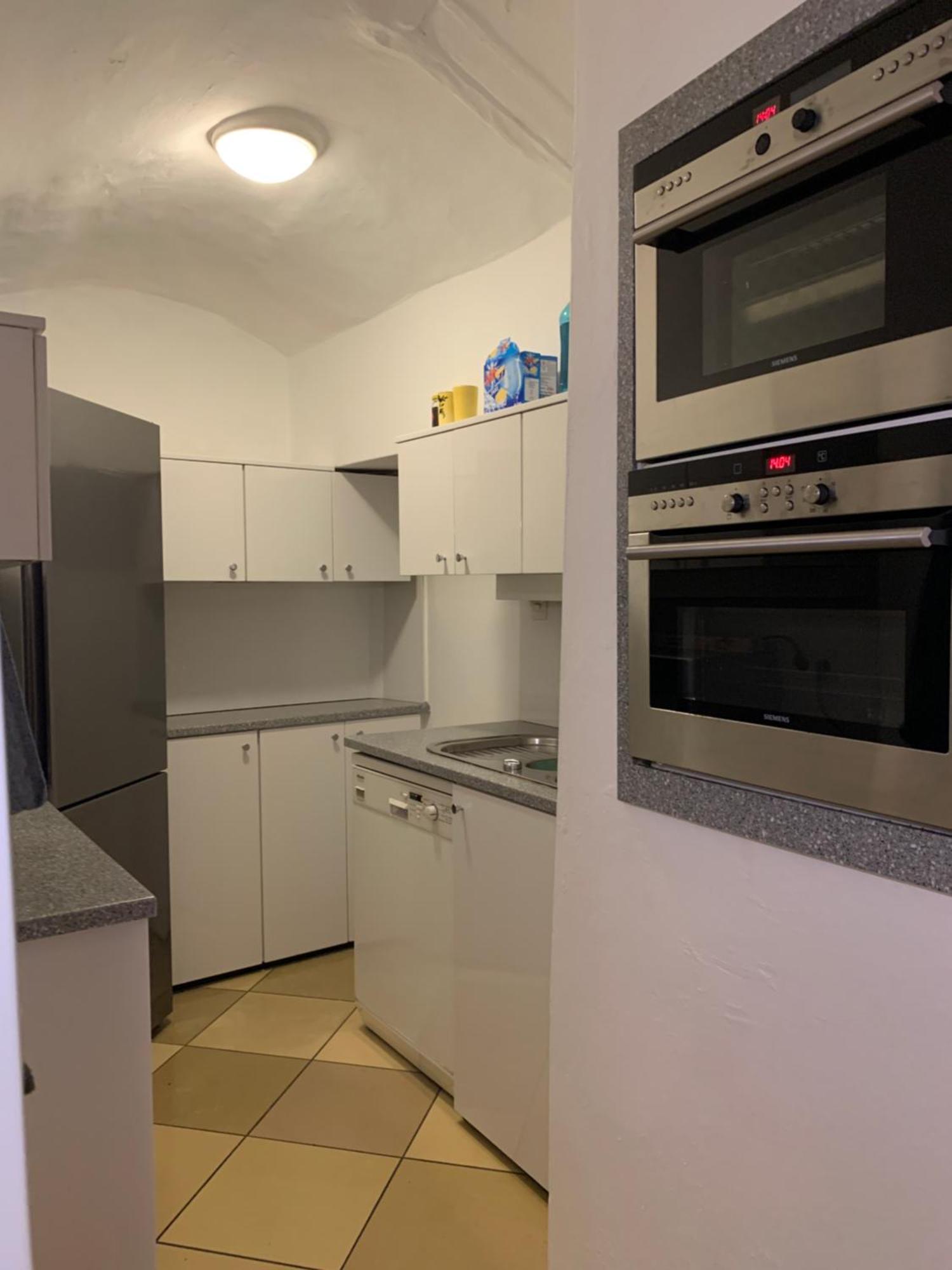 Three Bedrooms In Walking Center *
