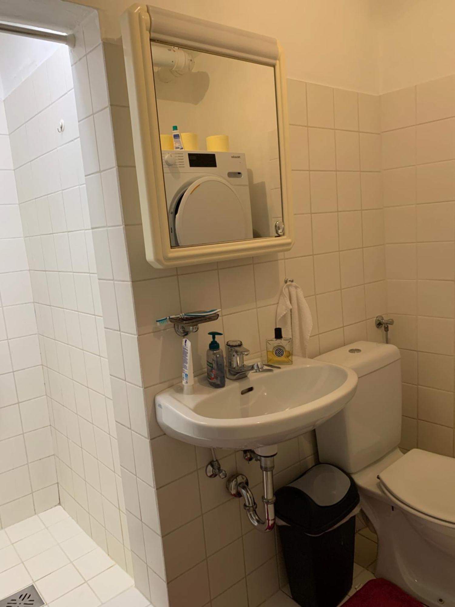 Three Bedrooms In Walking Center Apartment *