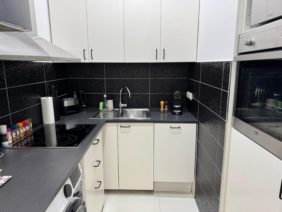 New! Centrally Located 5 Apartment