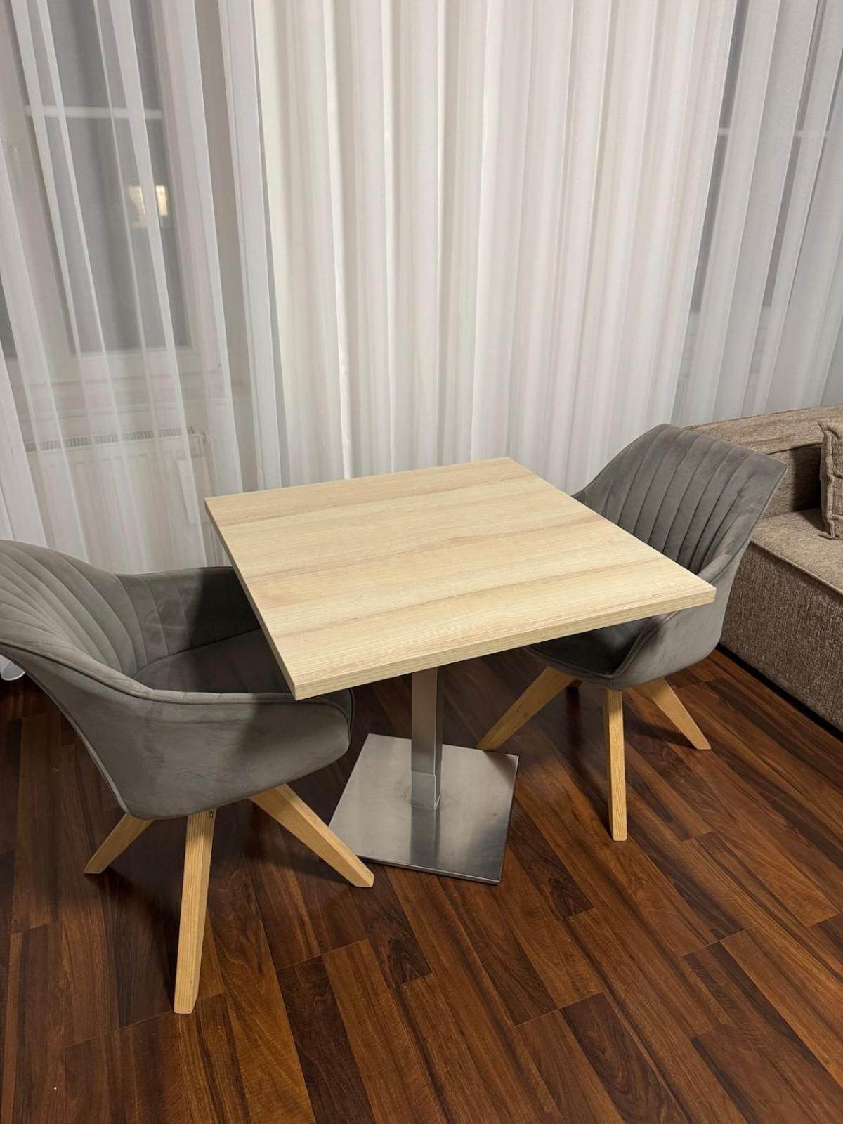 New! Centrally Located 5 Apartment *