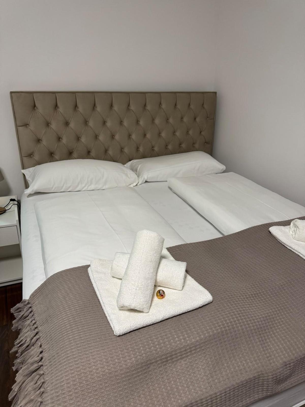 New! Centrally Located 5 Apartment Vienna