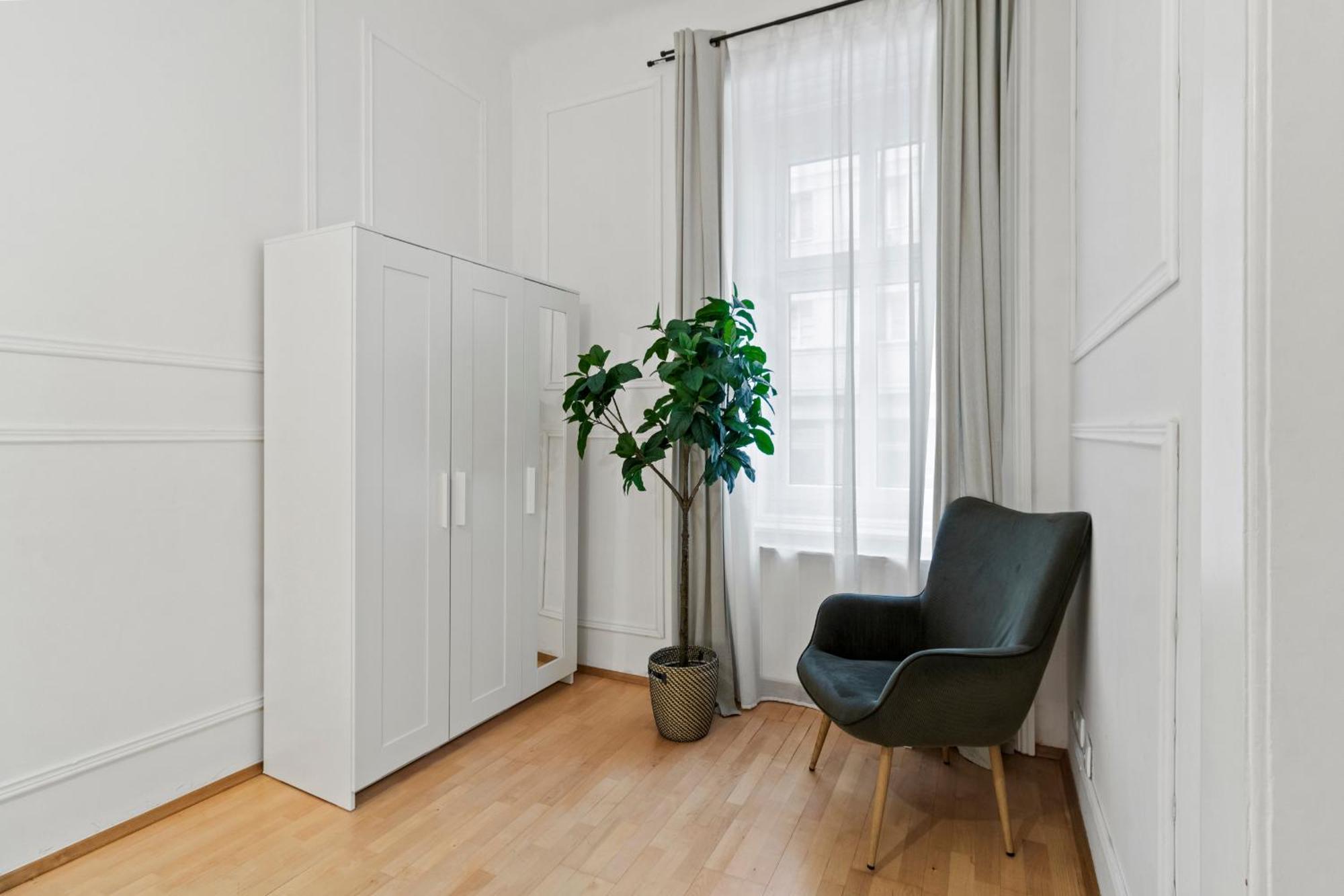 Next To Shopping Street And Subway Station, Few Minutes To Stephansplatz Apartment Vienna