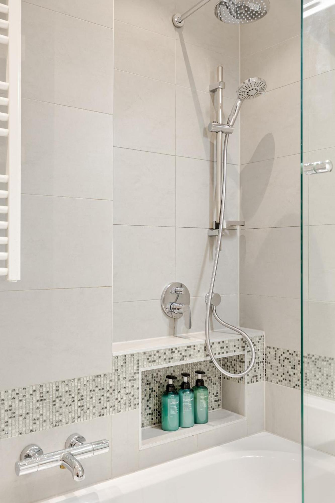 Apartment Chic Parisienne A - French Flair In The Heart Of Vienna