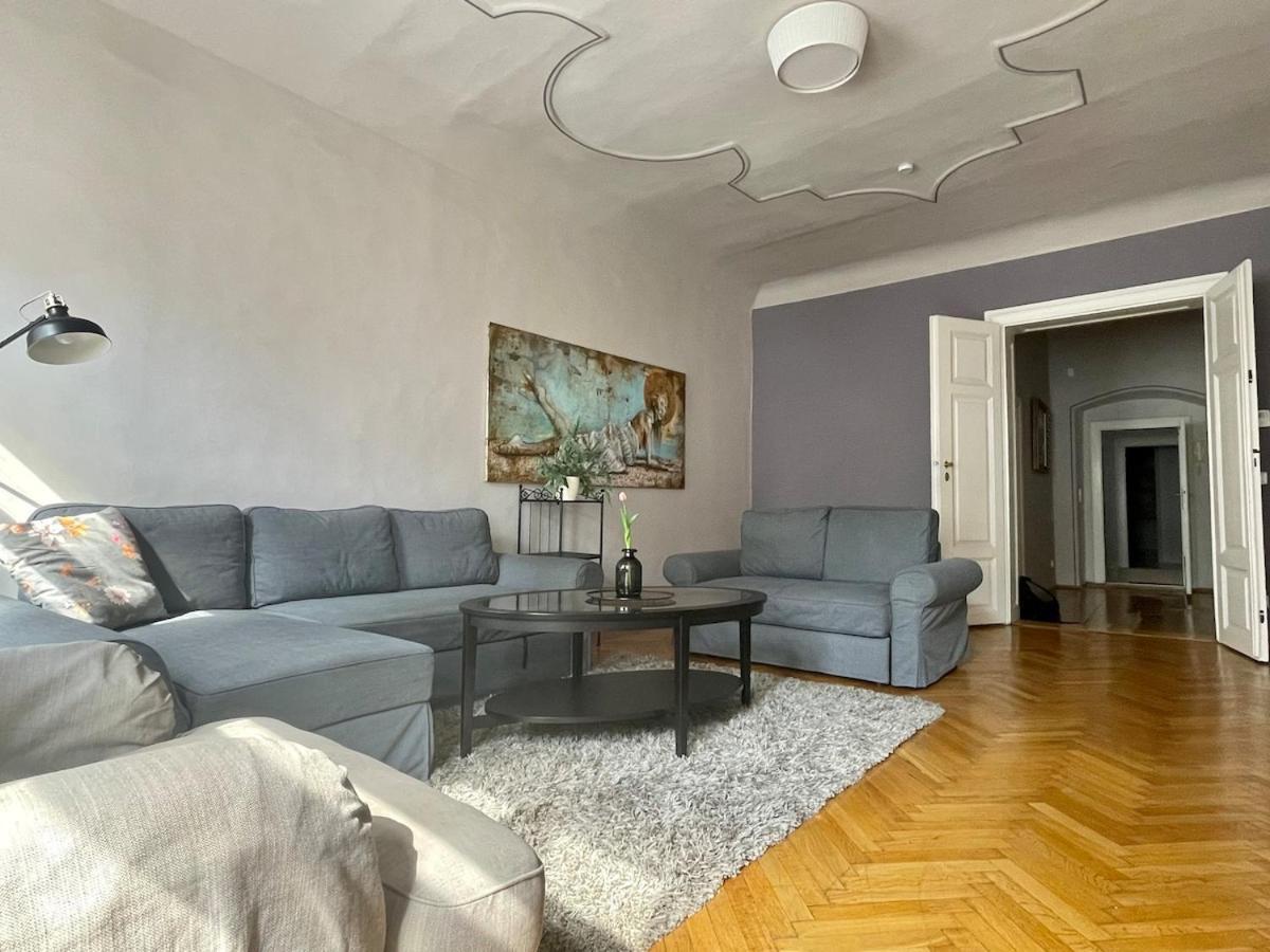 Charming With Two Bedrooms Apartment