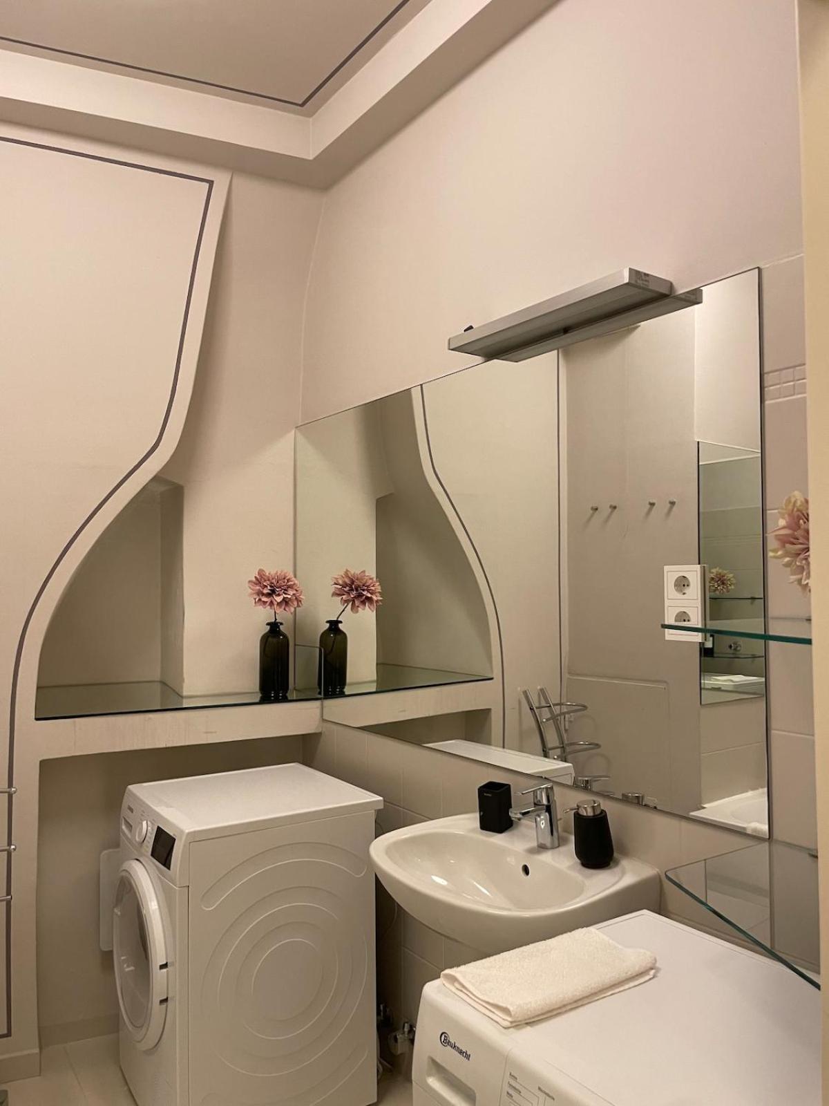 Charming With Two Bedrooms Apartment Vienna