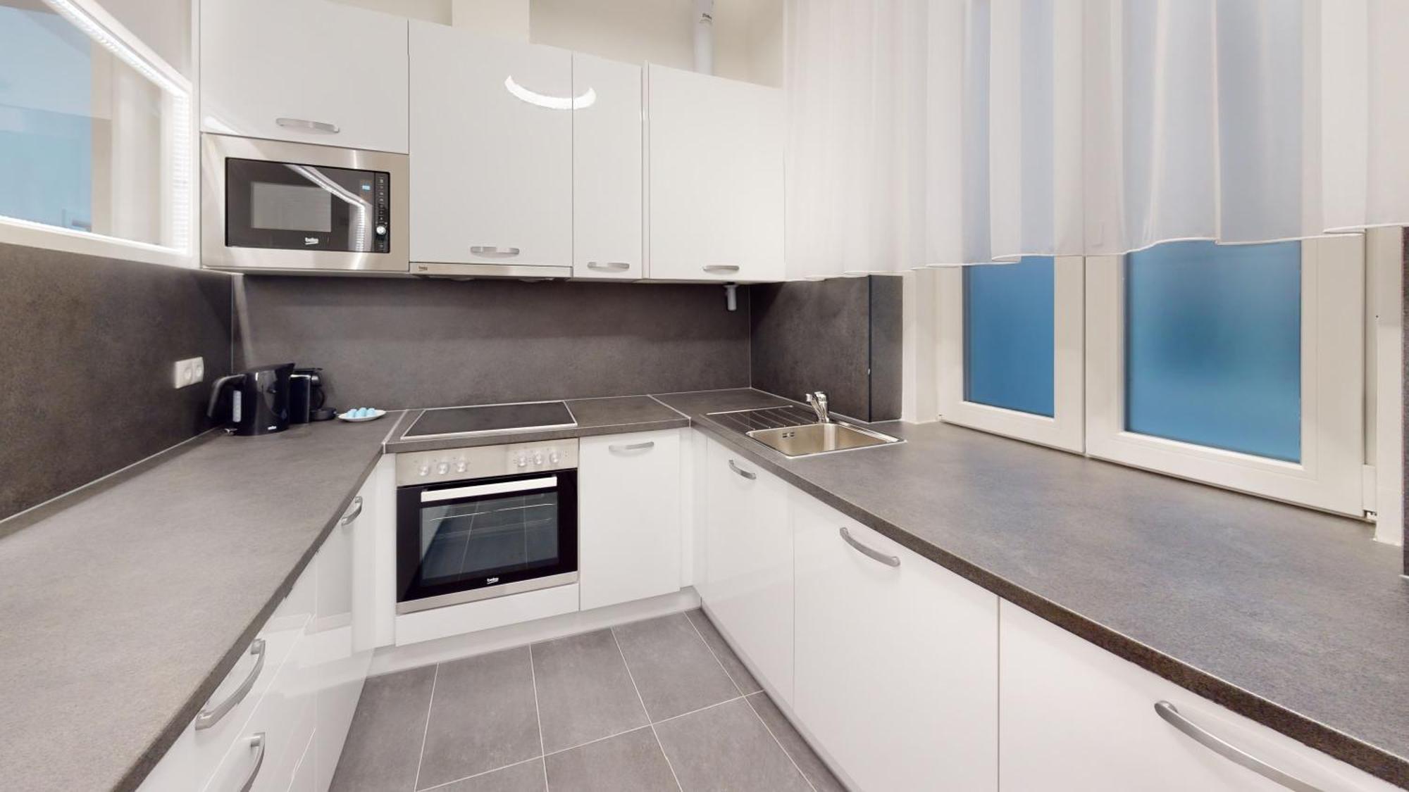 Alon Homes - Premium Center Apartment *