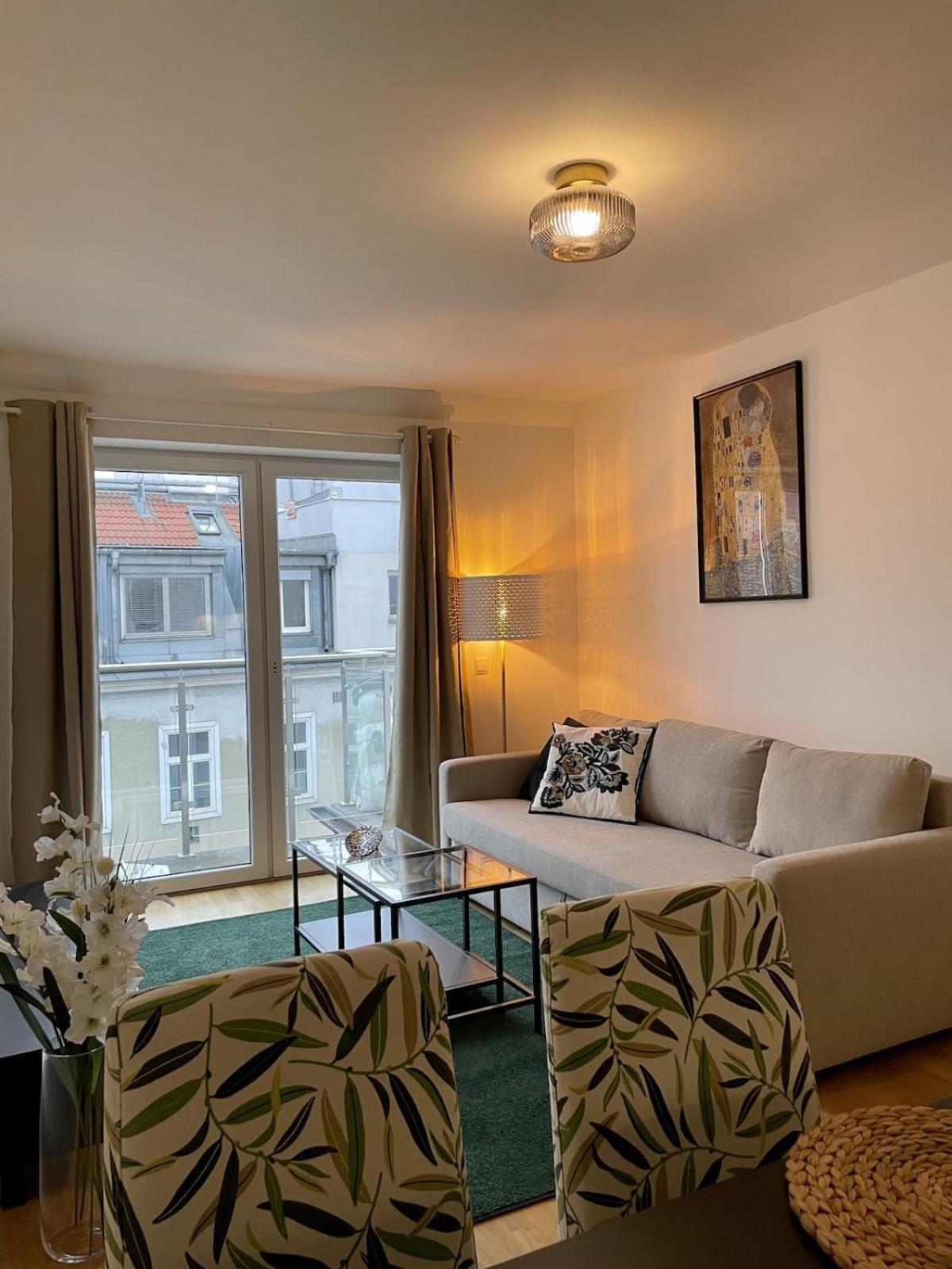 Apartment Kunsthaus Und Hundertwasserhaus Nebenan L Hg26