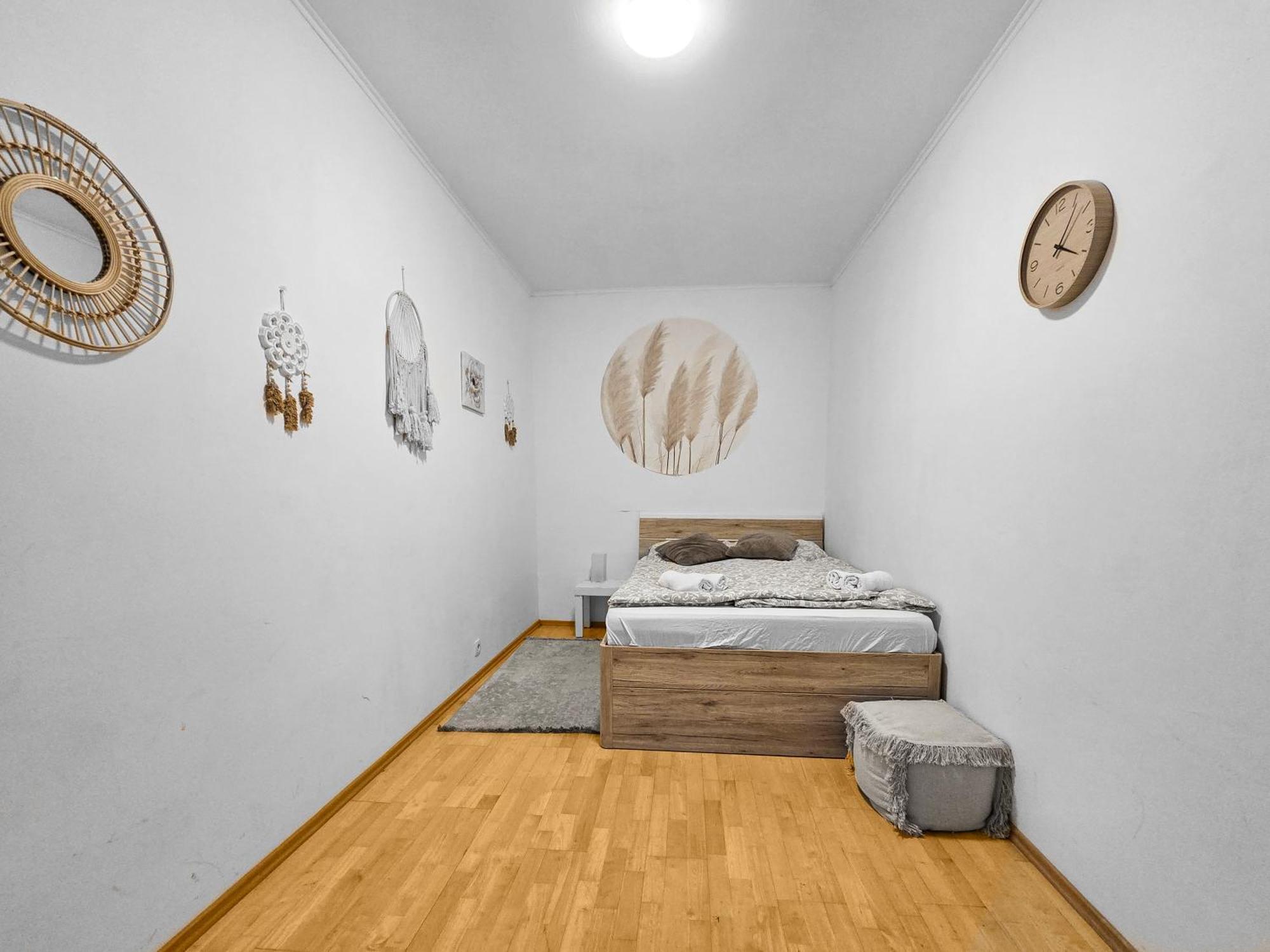 Spacious Three-bedroom, Three King-size Beds Apartment Vienna