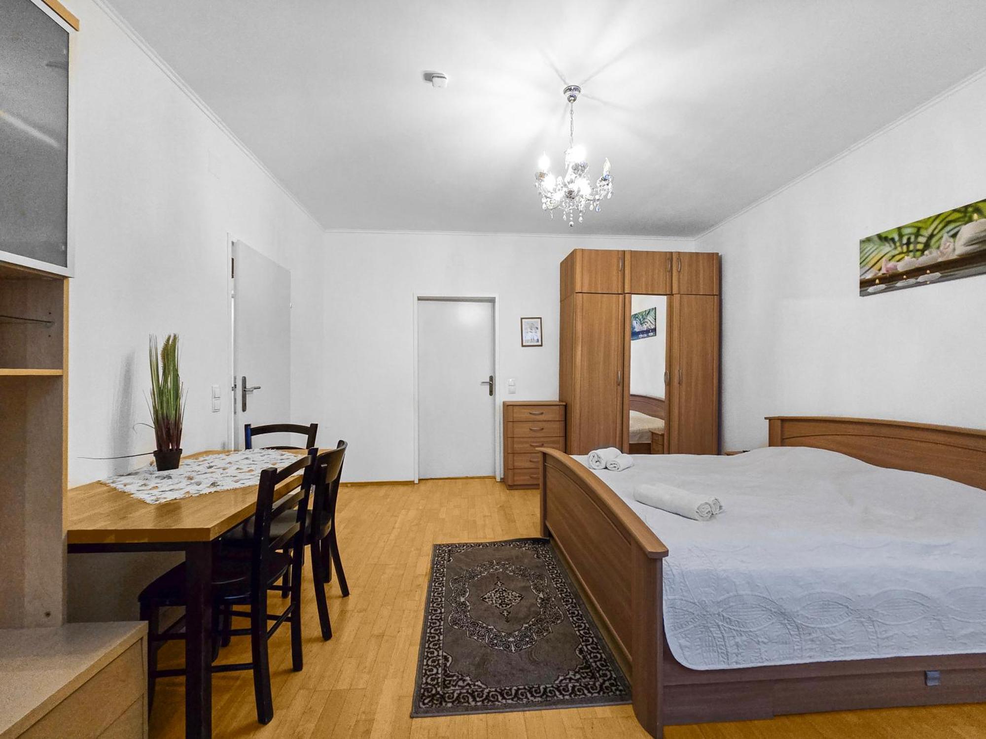 Spacious Three-bedroom, Three King-size Beds Apartment