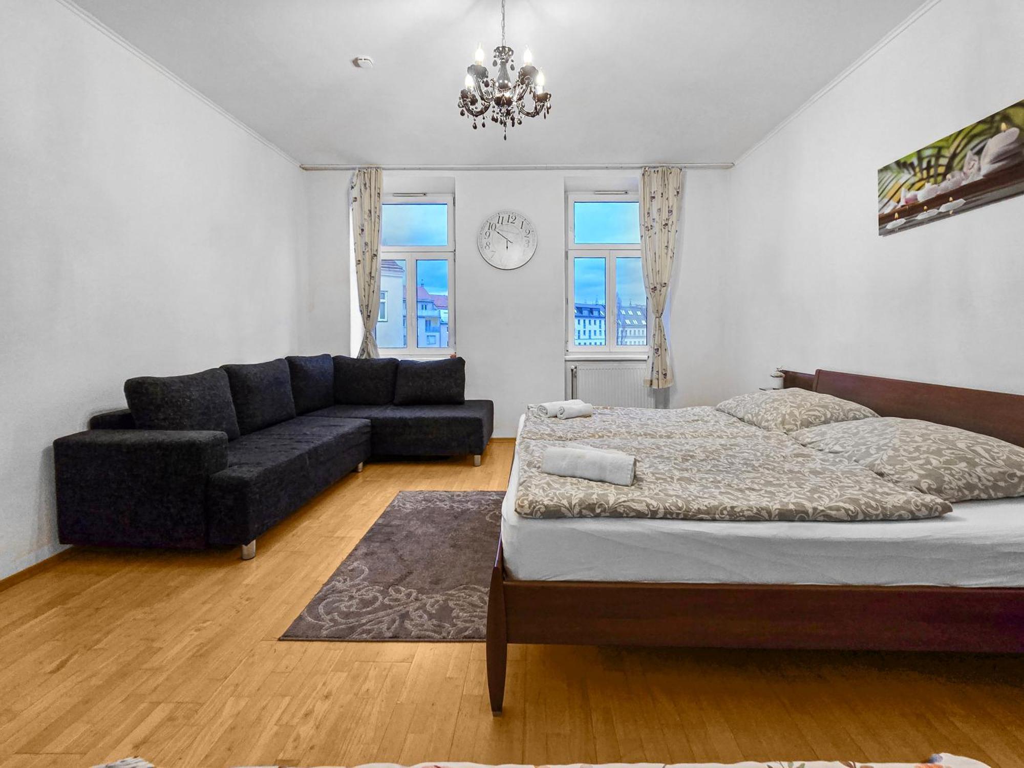 Spacious Three-bedroom, Three King-size Beds * Vienna