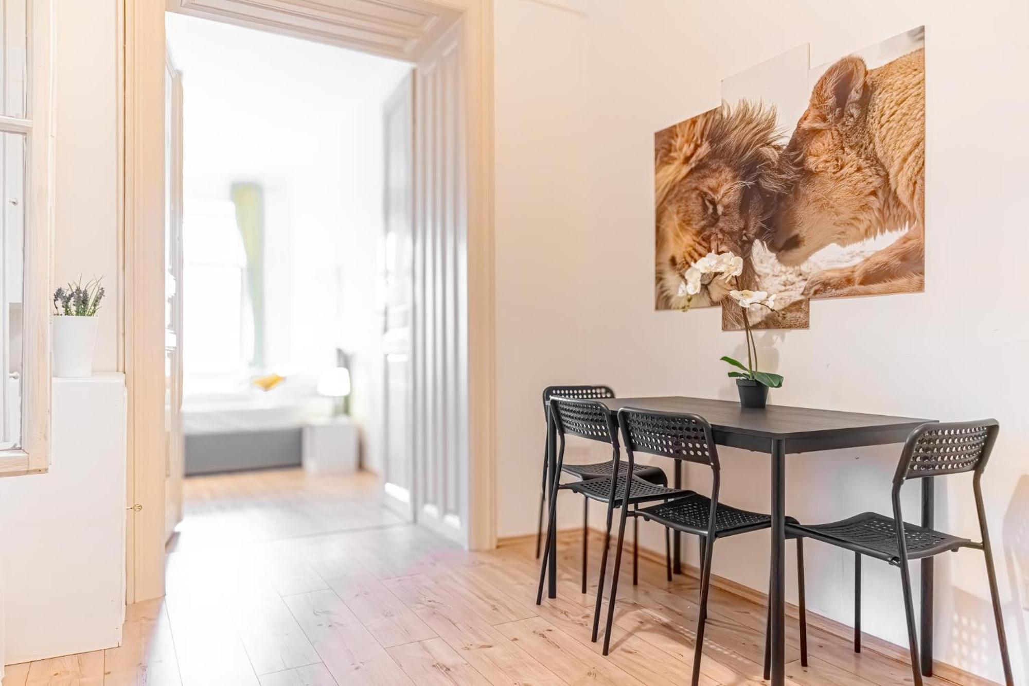 Apartment Affordable 2 Apts For 16p 4br Great For Families