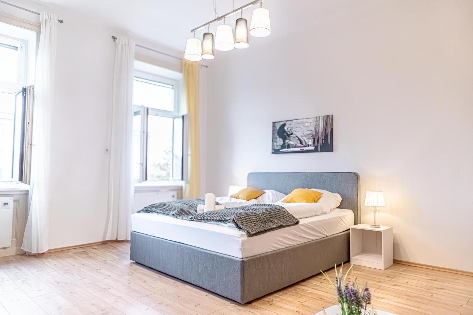 Affordable 2 Apts For 16p 4br Great For Families *