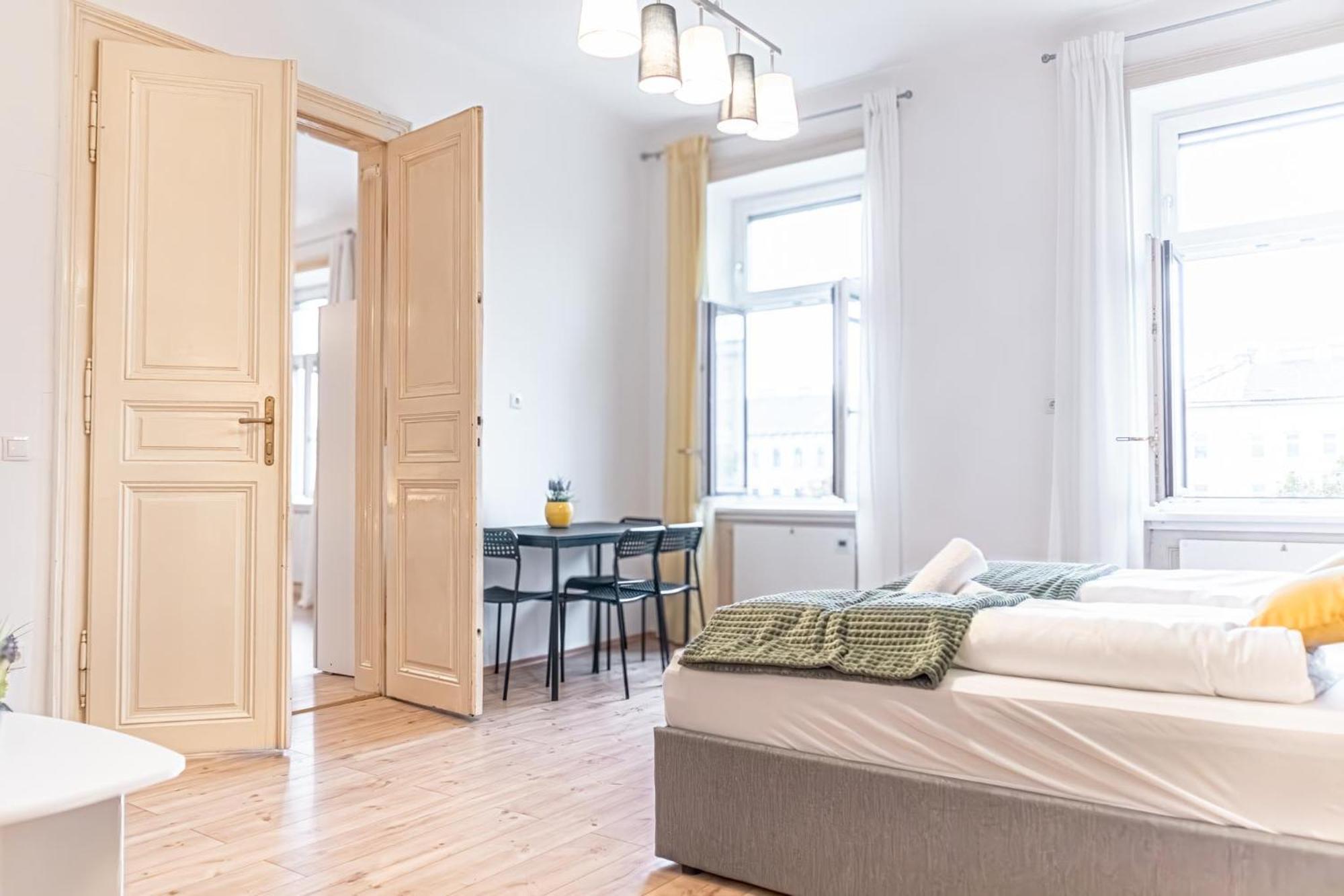 Affordable 2 Apts For 16p 4br Great For Families * Vienna