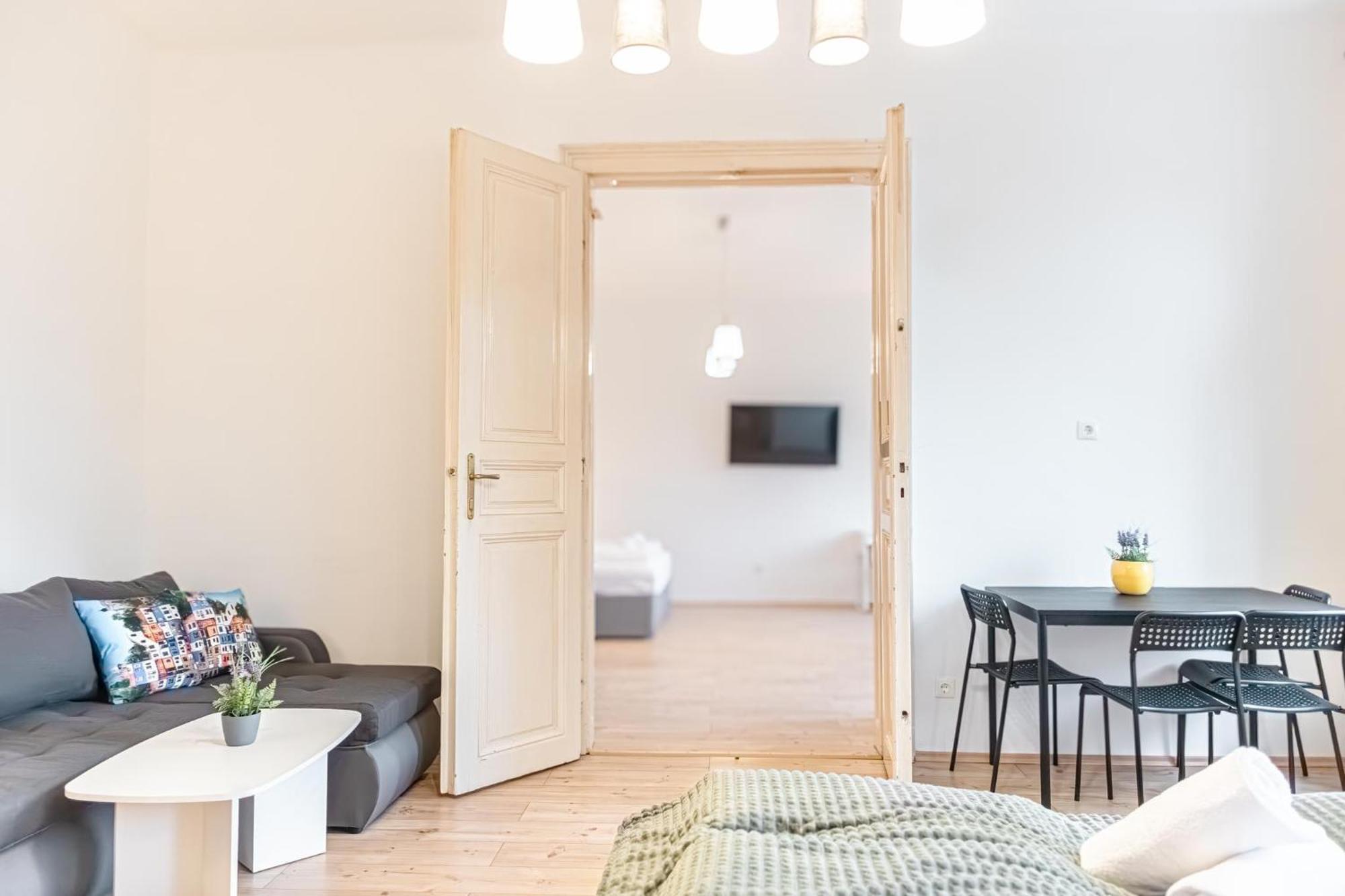Affordable 2 Apts For 16p 4br Great For Families