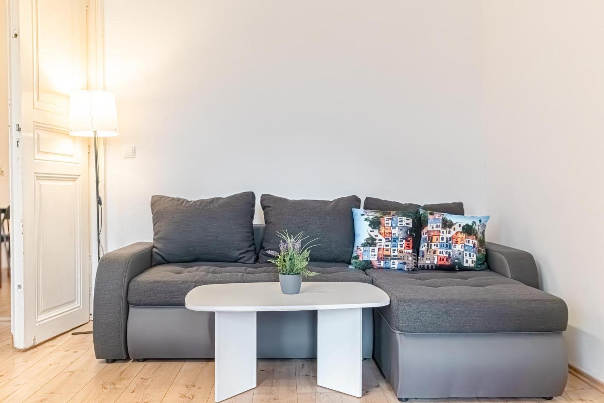 Affordable 2 Apts For 16p 4br Great For Families