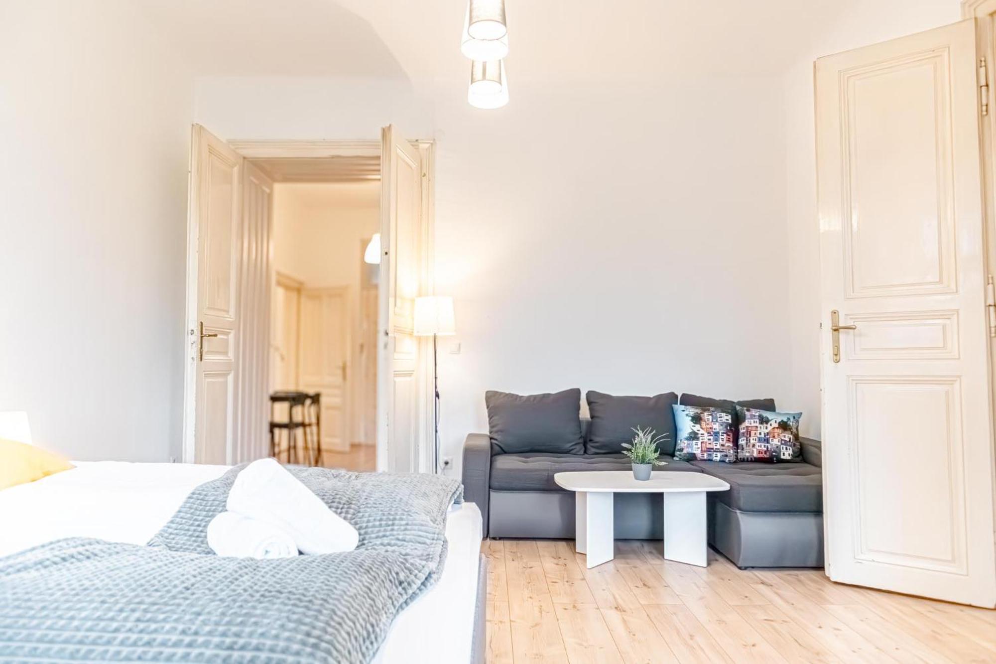 Apartment Affordable 2 Apts For 16p 4br Great For Families Vienna