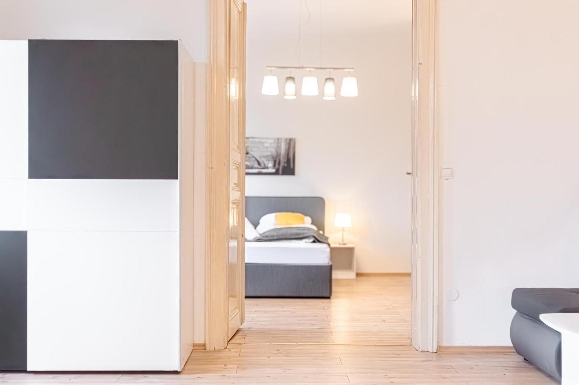 Apartment Affordable 2 Apts For 16p 4br Great For Families Vienna