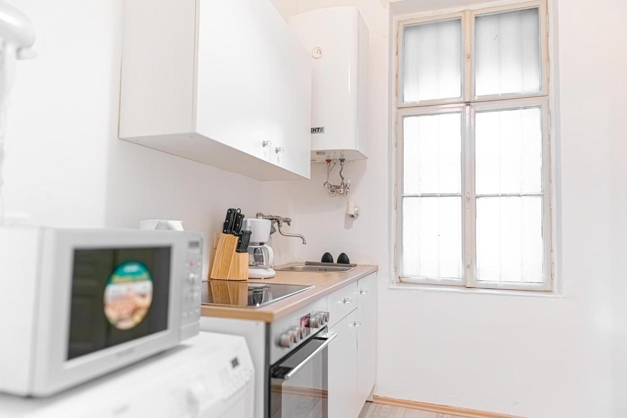 Affordable 2 Apts For 16p 4br Great For Families Vienna