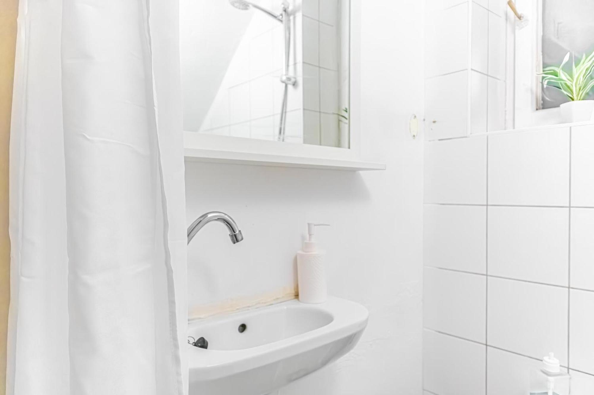 Apartment Affordable 2 Apts For 16p 4br Great For Families